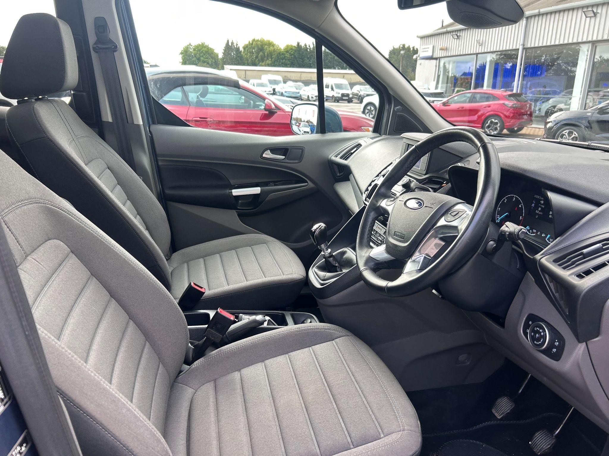 Ford Grand Tourneo Connect Image 11