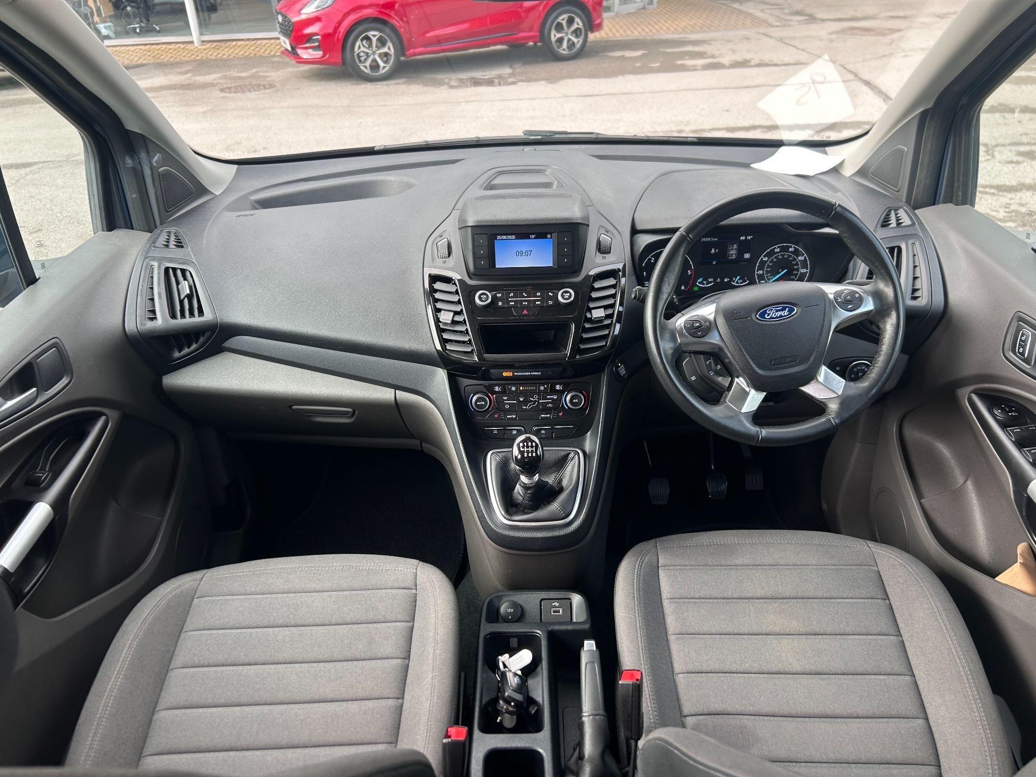 Ford Grand Tourneo Connect Image 12