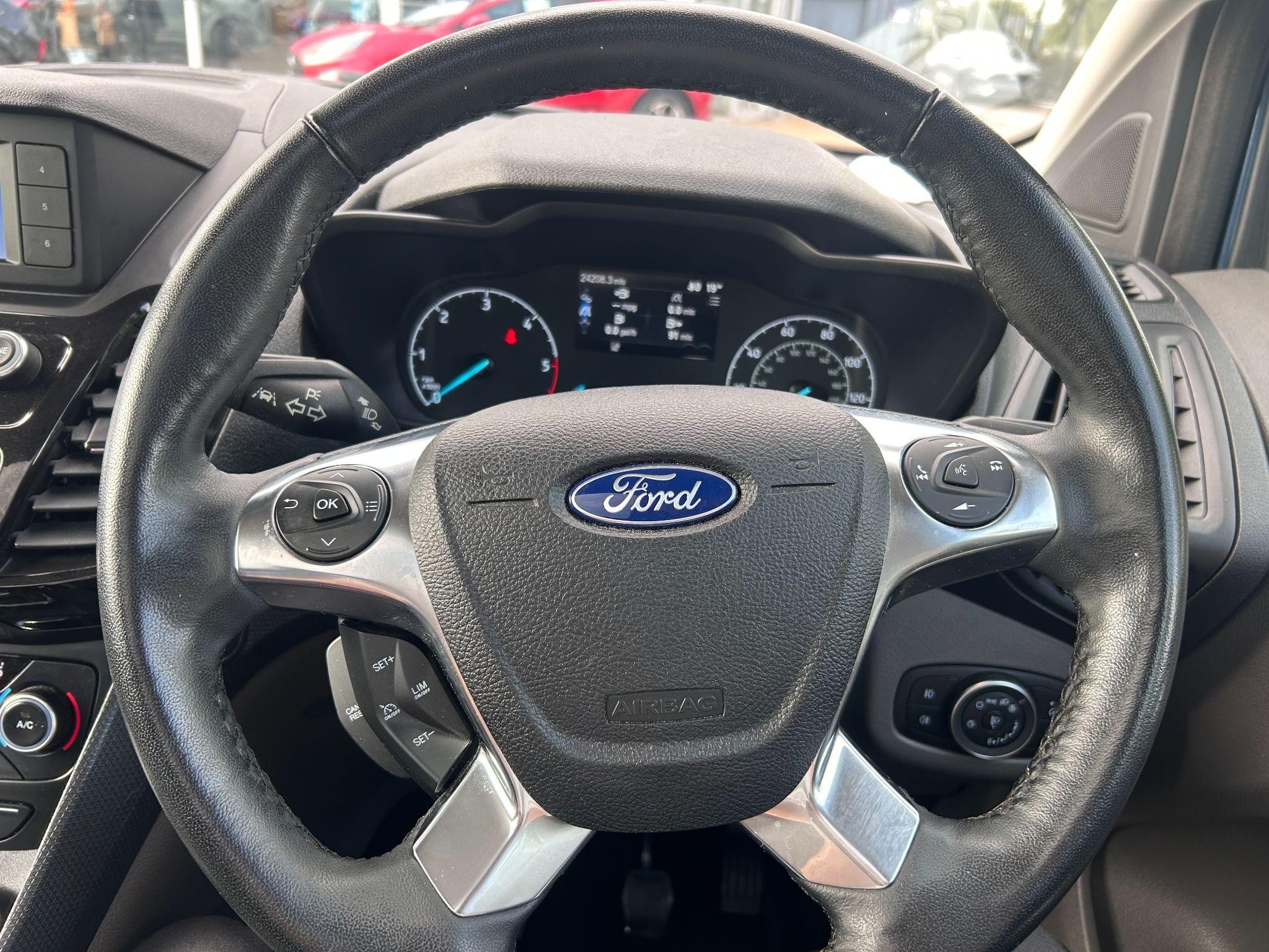 Ford Grand Tourneo Connect Image 13