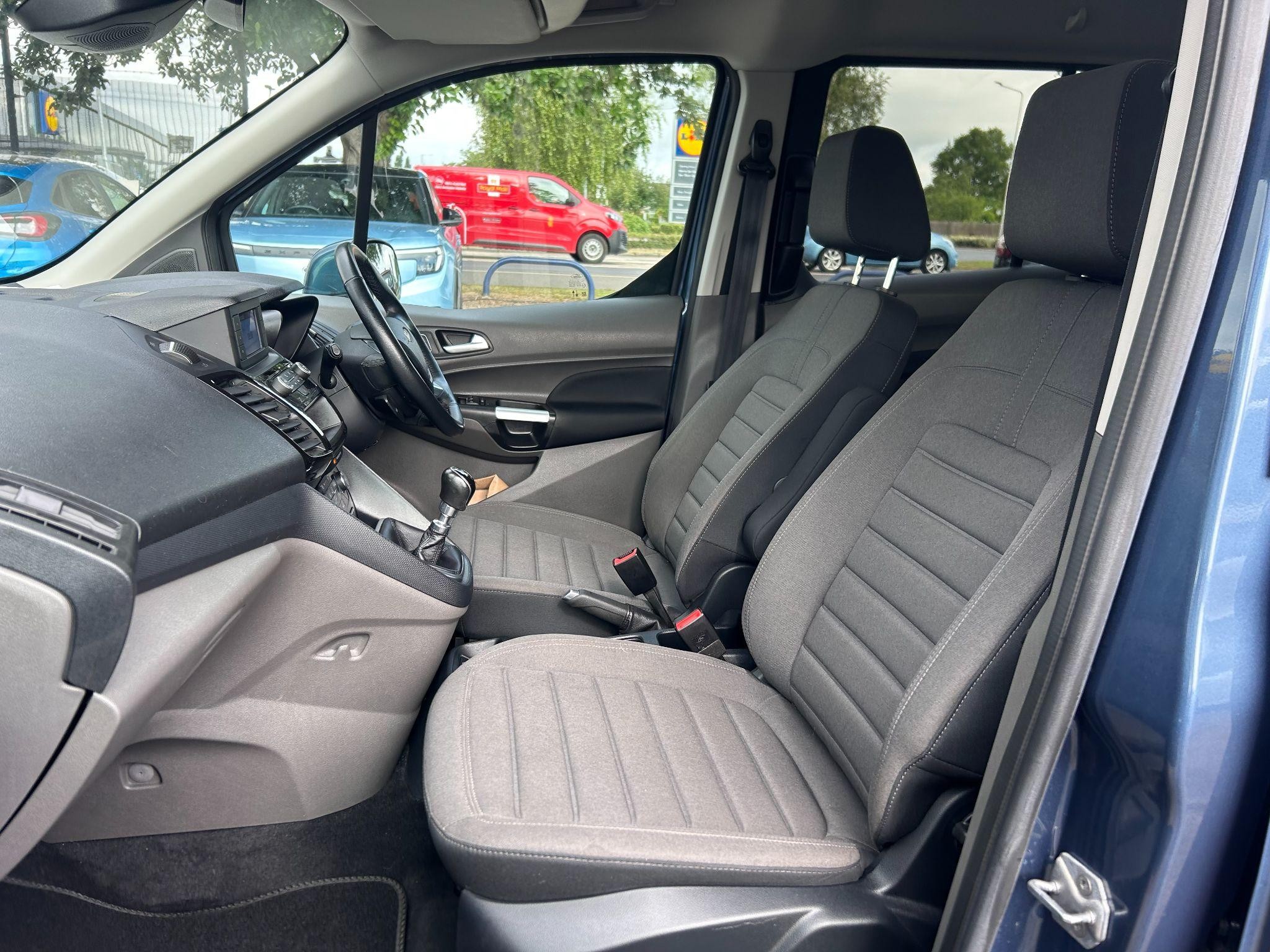 Ford Grand Tourneo Connect Image 21