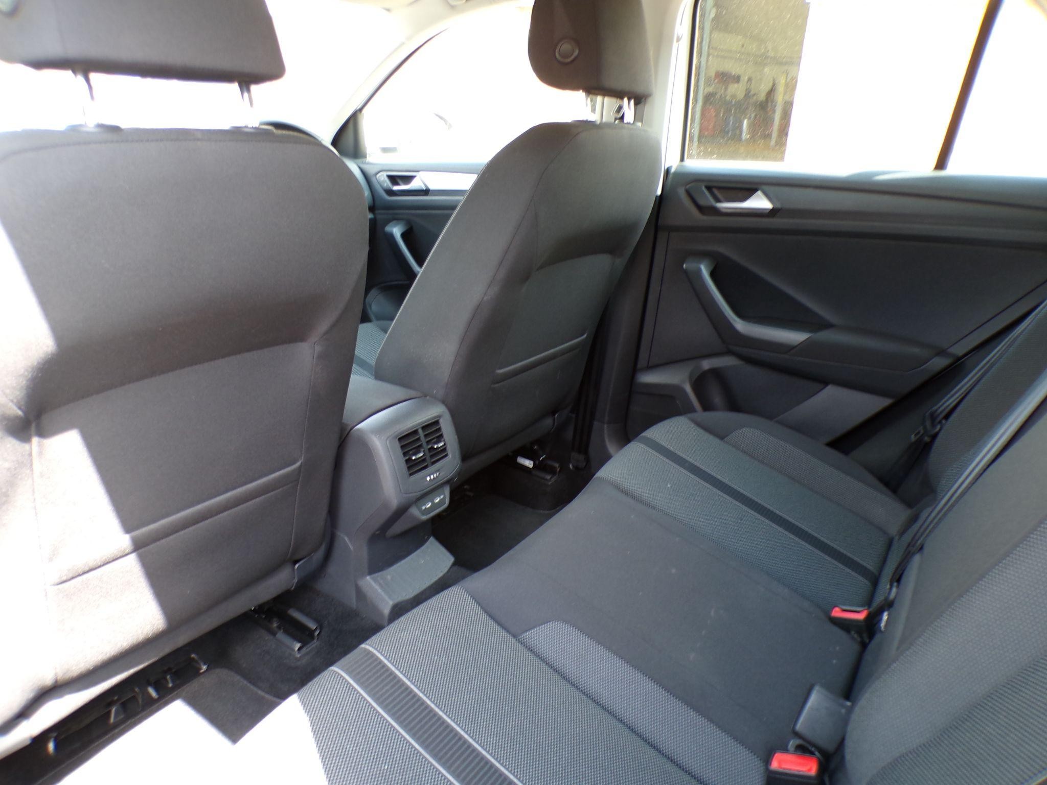 Volkswagen T-Roc Image 14