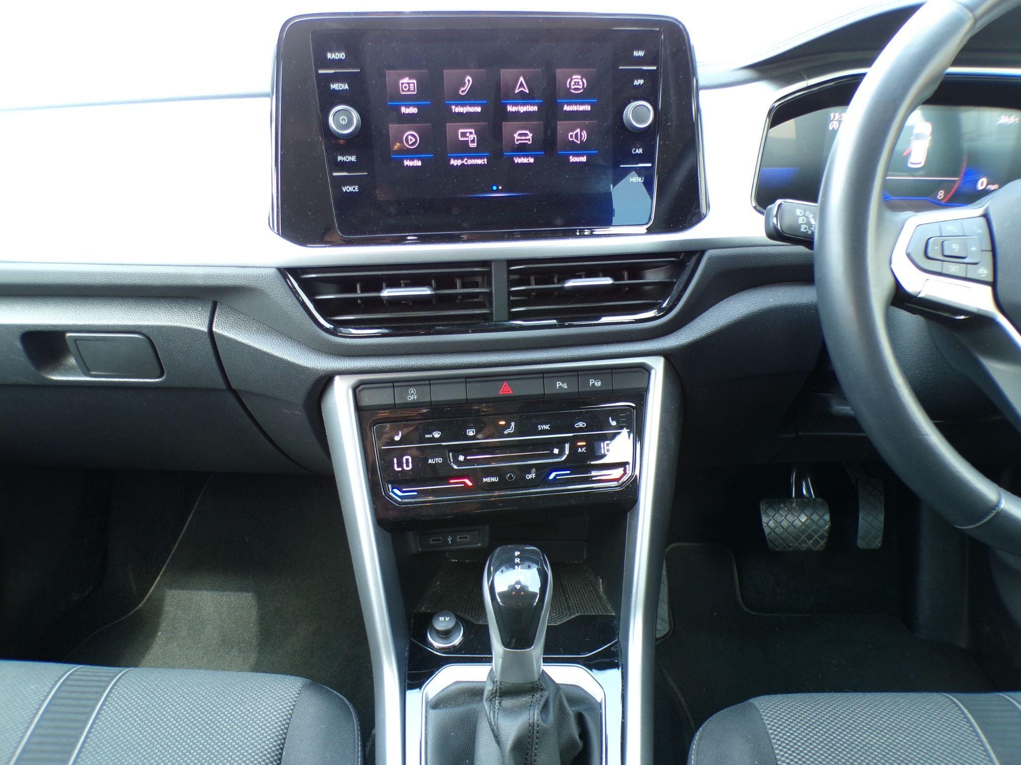 Volkswagen T-Roc Image 18