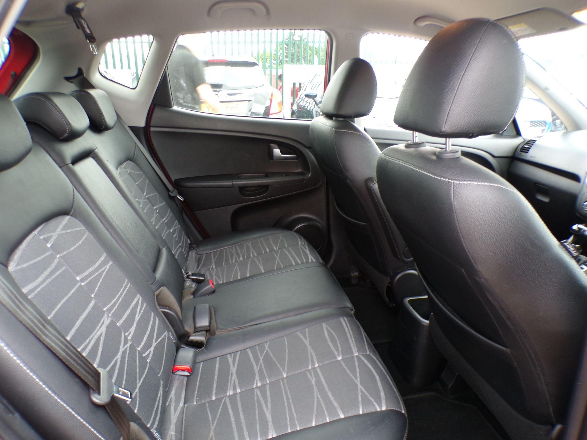 Kia Venga Image 15