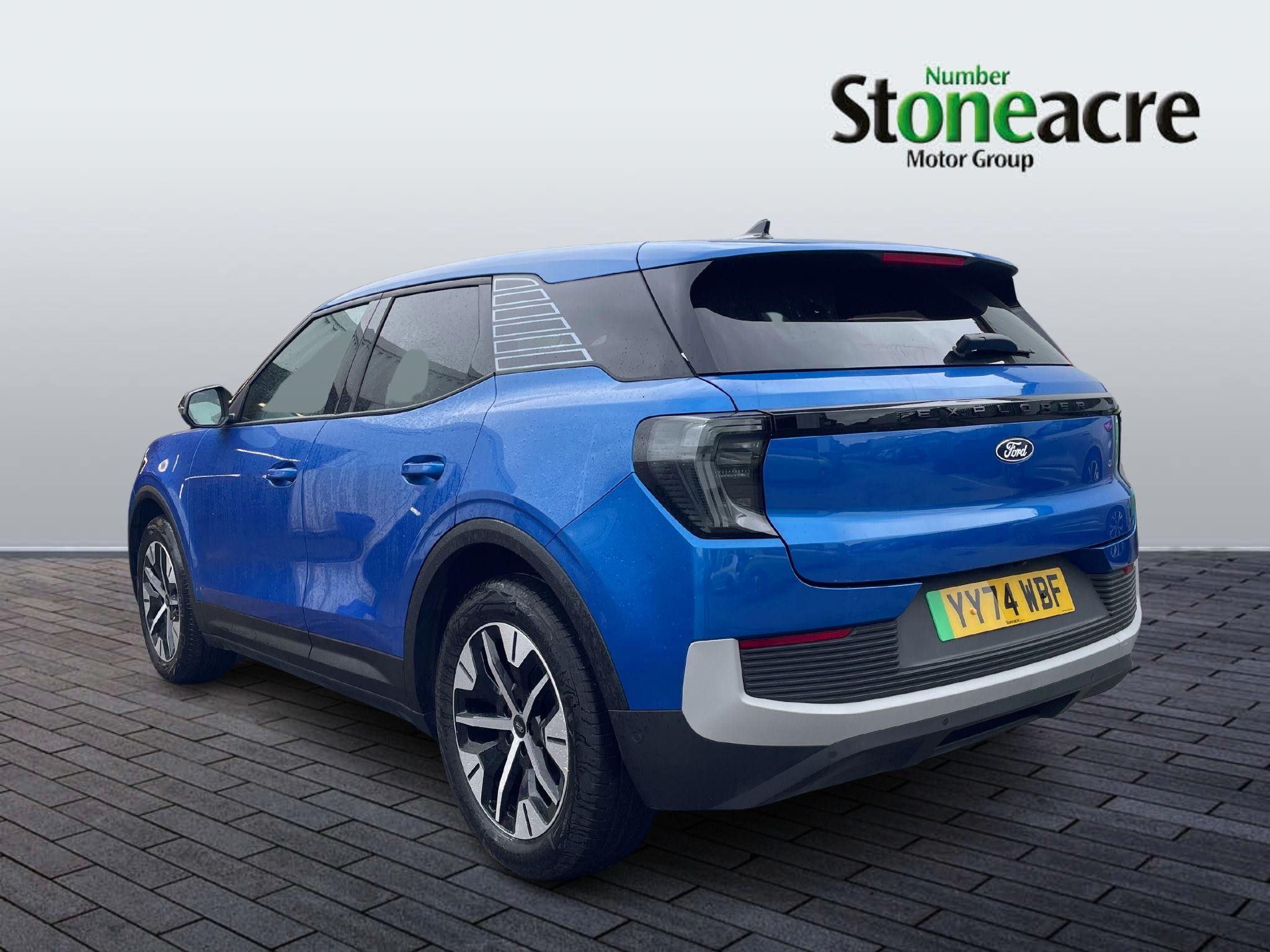Ford Explorer Image 4