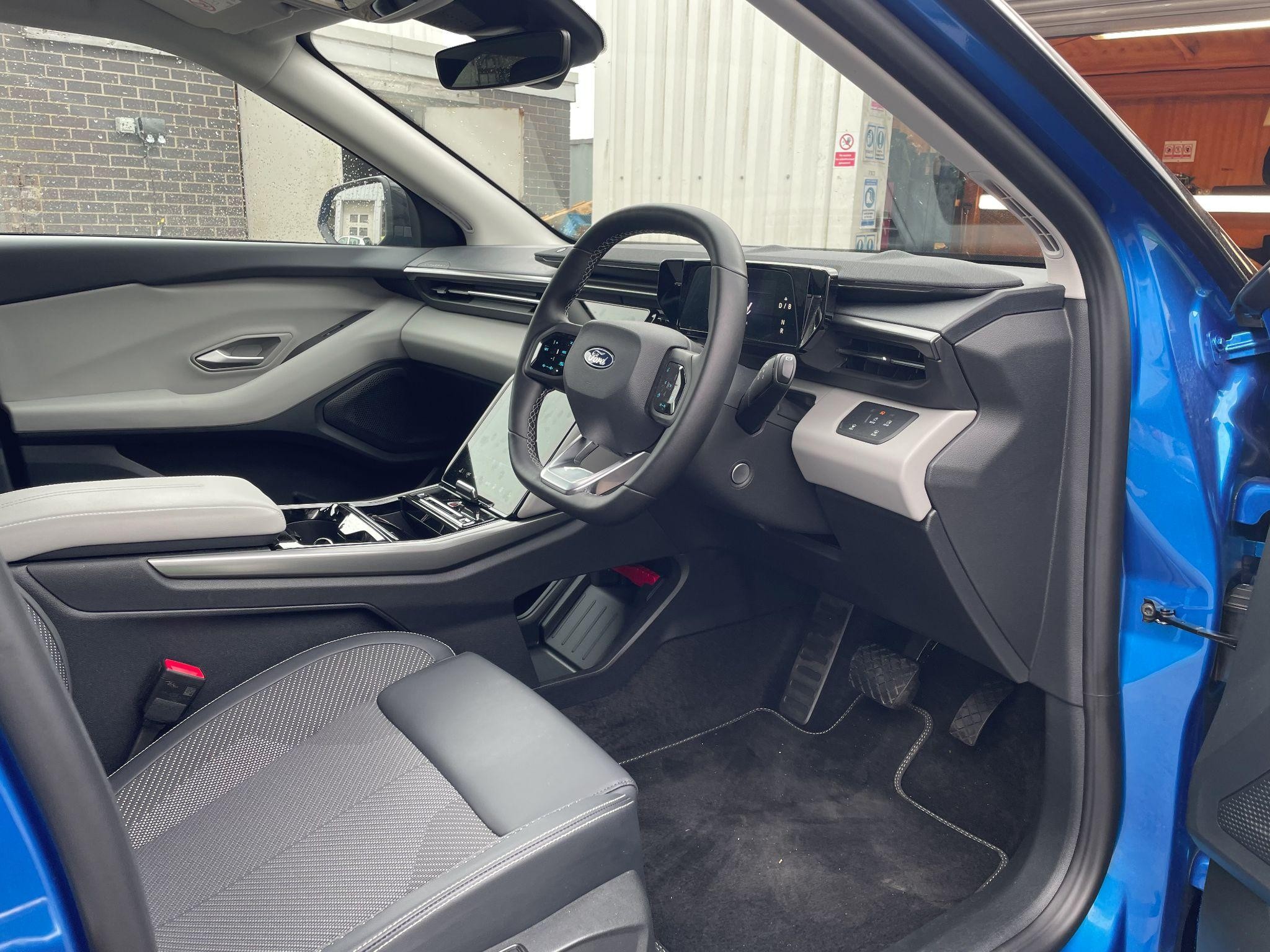 Ford Explorer Image 9