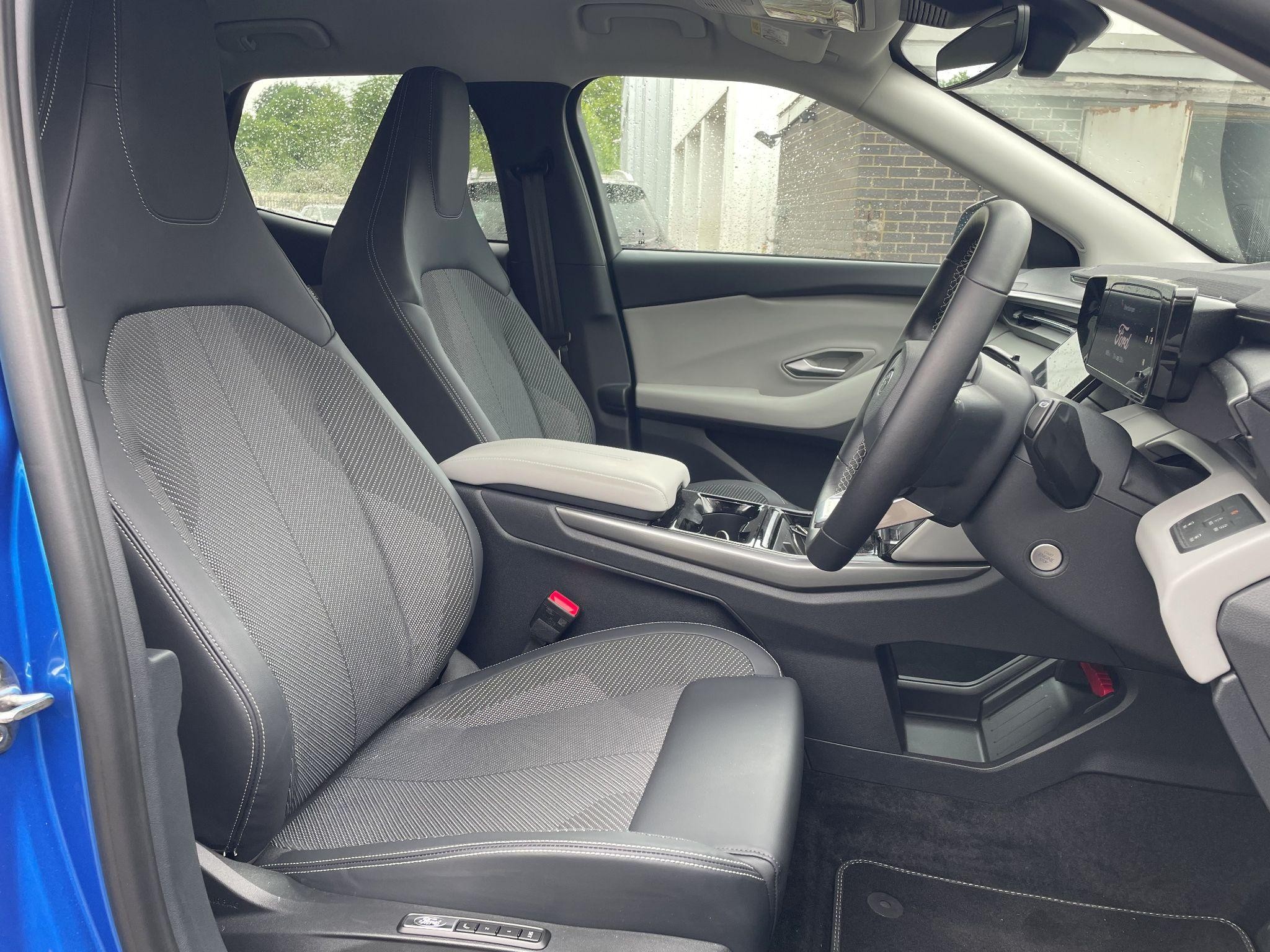 Ford Explorer Image 10
