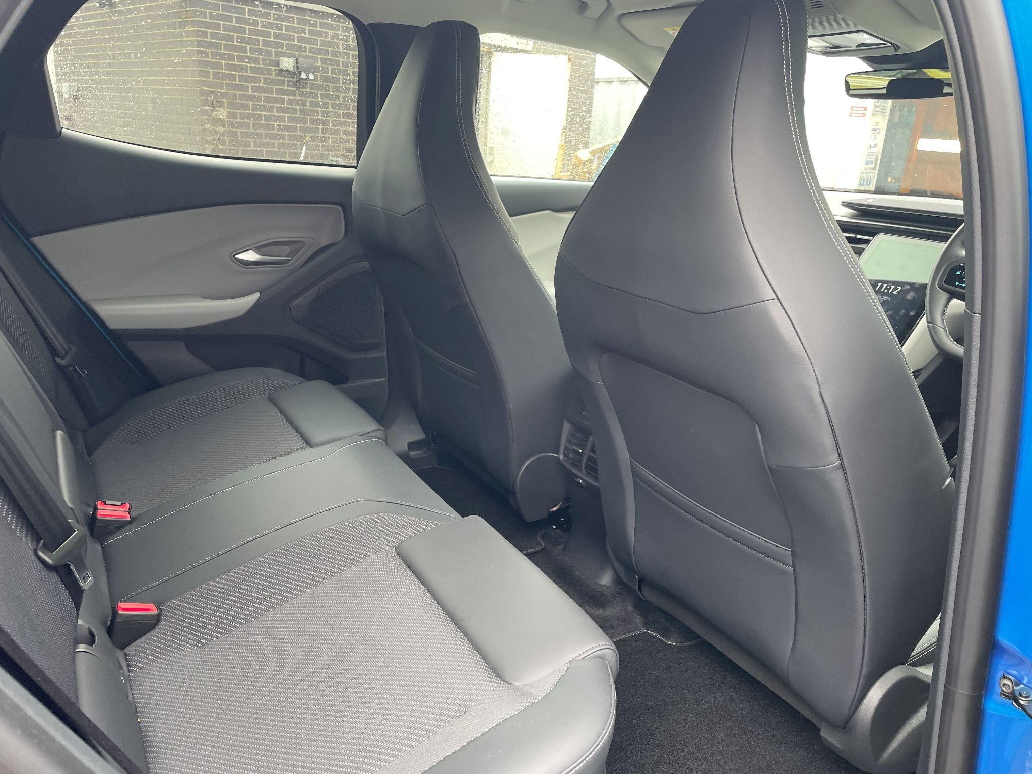Ford Explorer Image 12