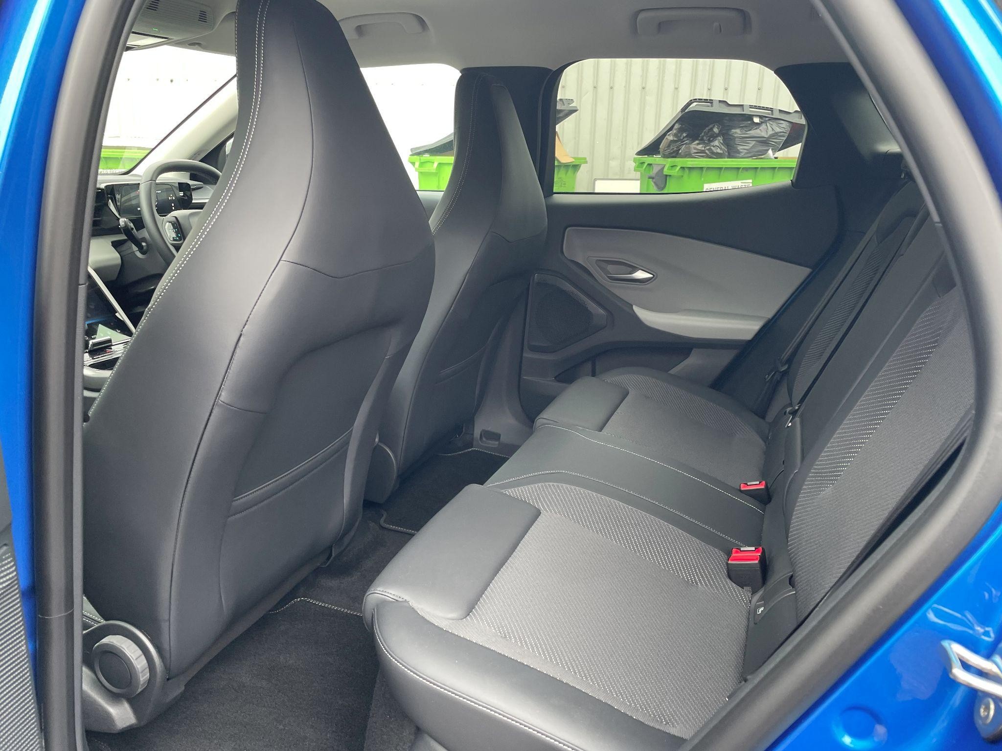 Ford Explorer Image 13