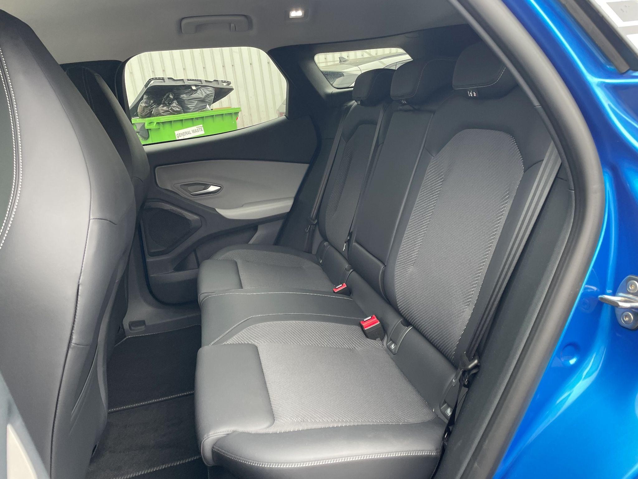 Ford Explorer Image 14