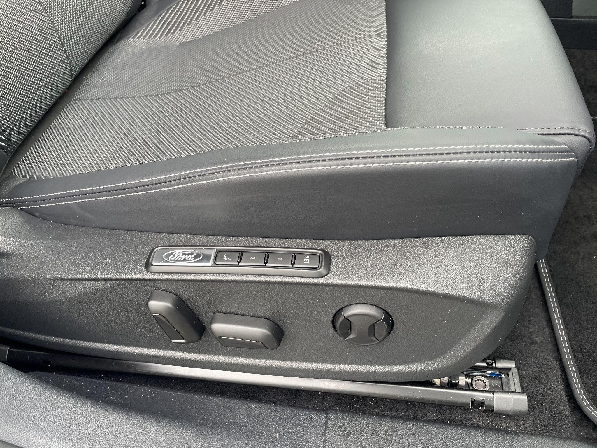 Ford Explorer Image 15