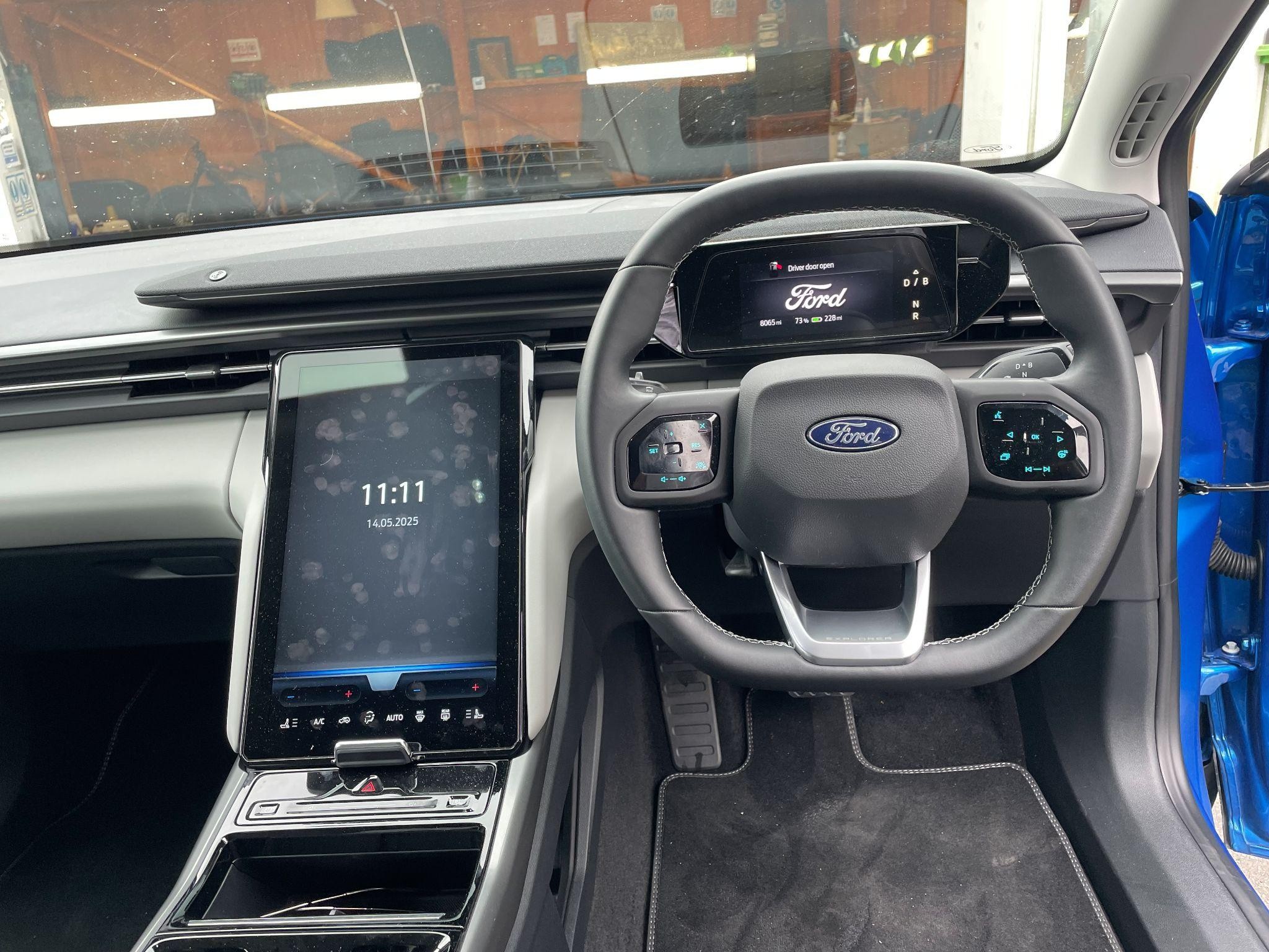 Ford Explorer Image 26