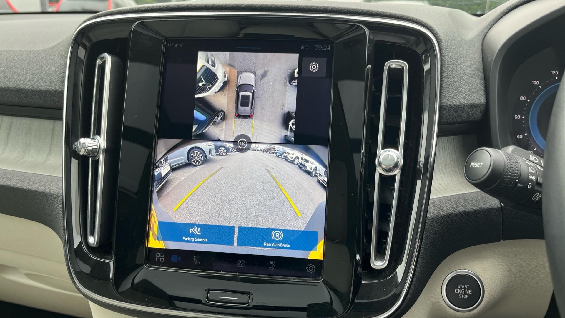 Volvo XC40 Image 16