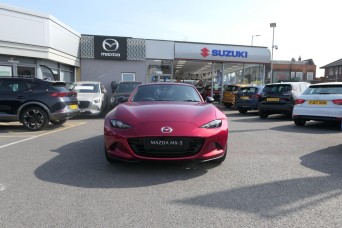 Mazda MX-5 RF 2.0 SKYACTIV-G Homura Euro 6 (s/s) 2dr null Image 2