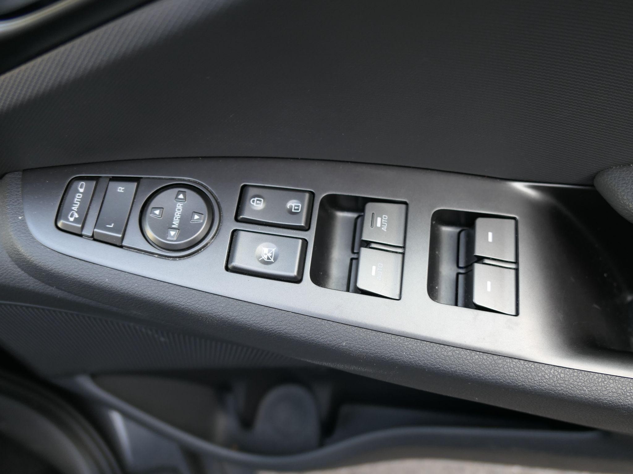 Hyundai IONIQ Image 31