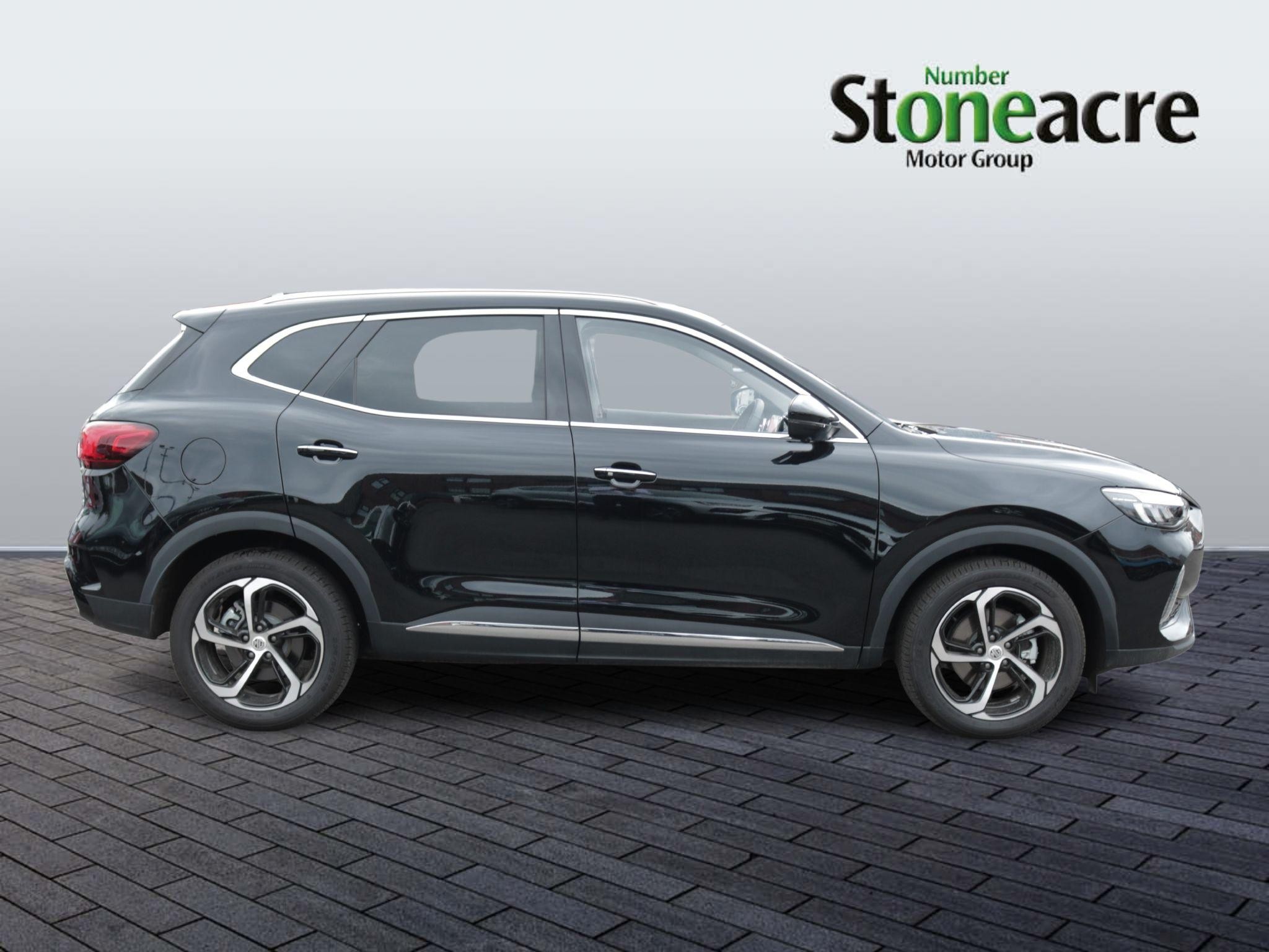 MG HS Plug-In Hybrid Image 2