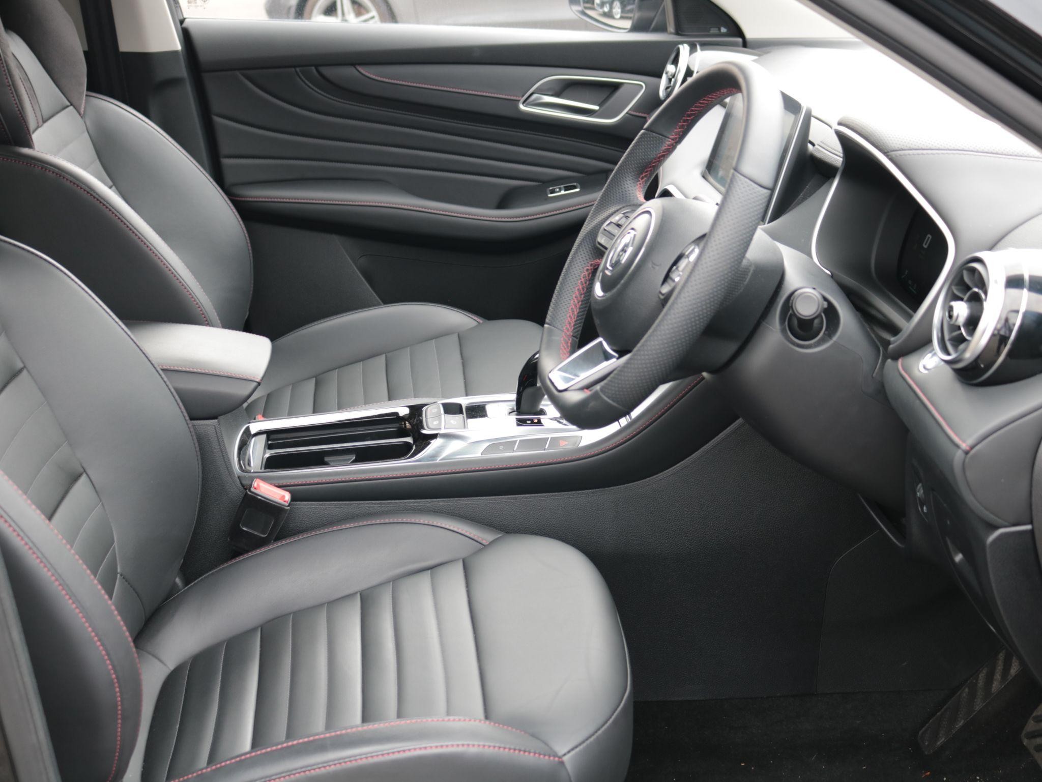 MG HS Plug-In Hybrid Image 12