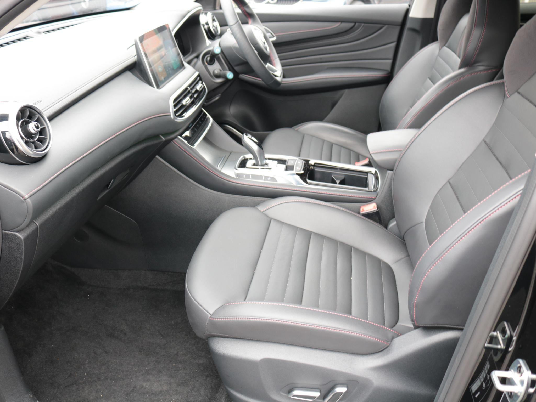 MG HS Plug-In Hybrid Image 14