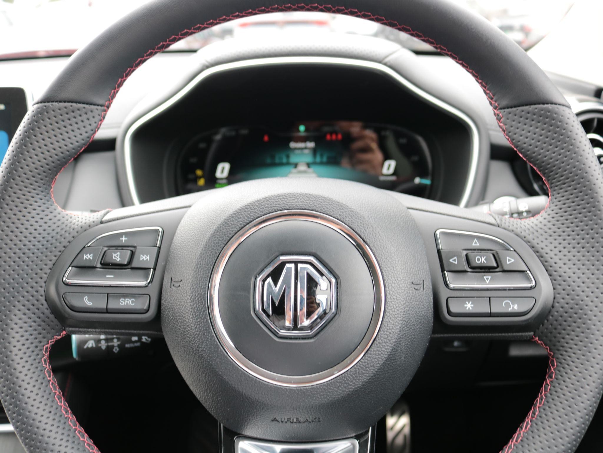 MG HS Plug-In Hybrid Image 16