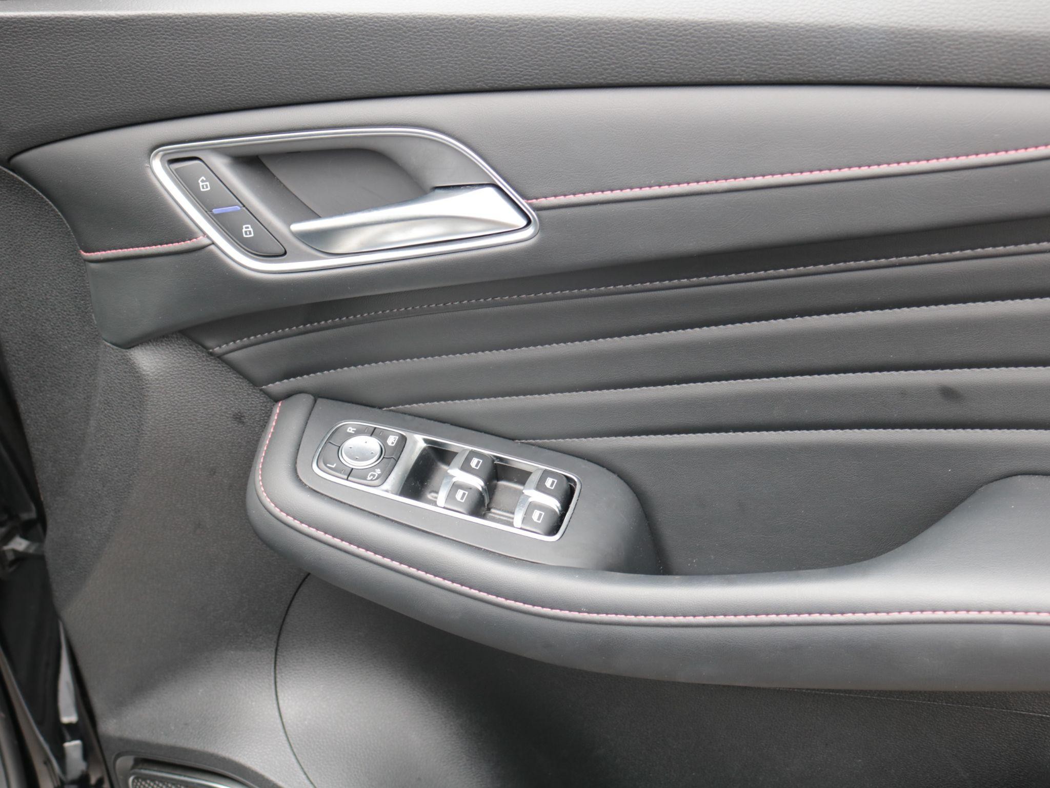 MG HS Plug-In Hybrid Image 26