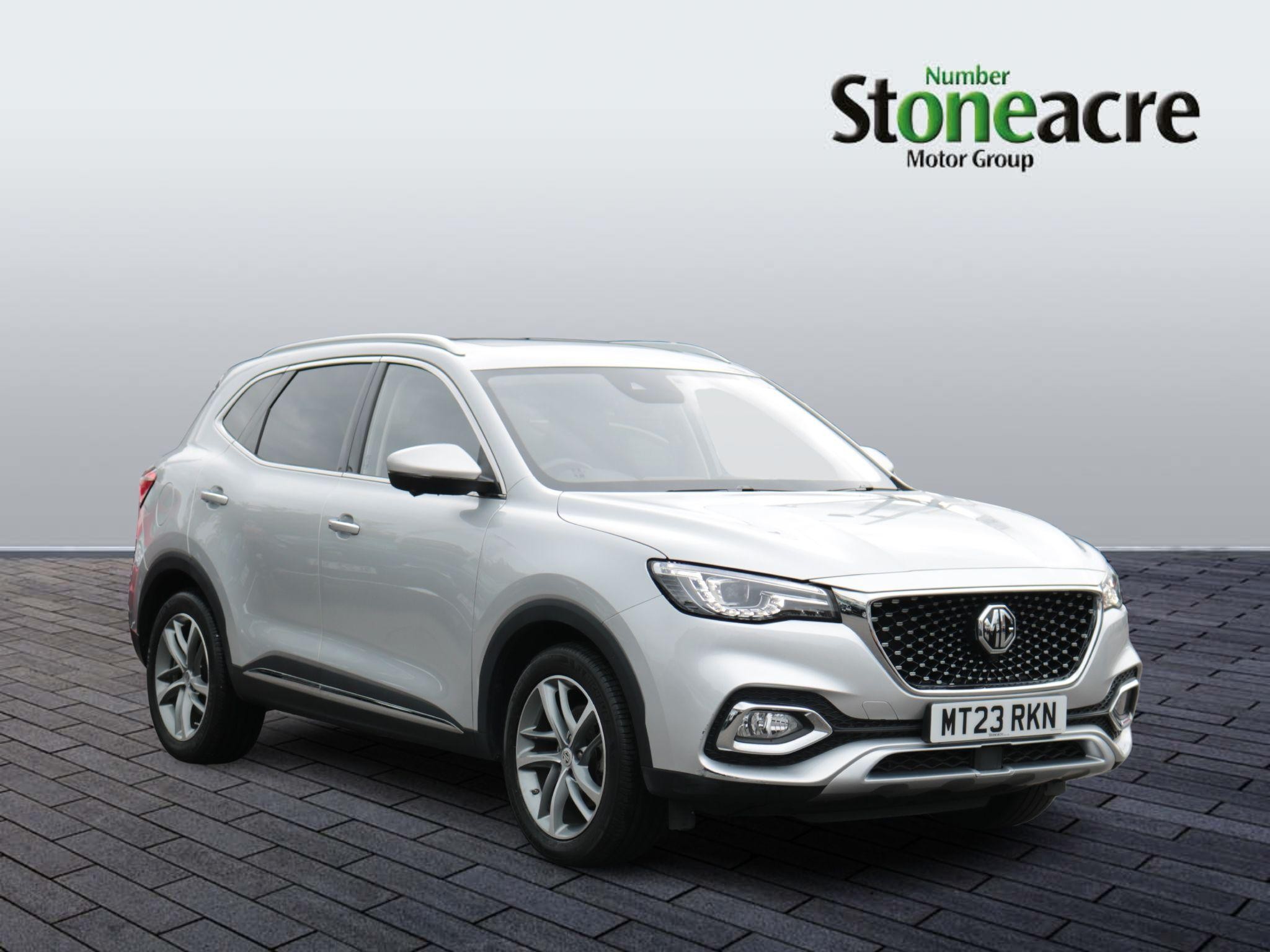 MG HS Plug-In Hybrid Image 1