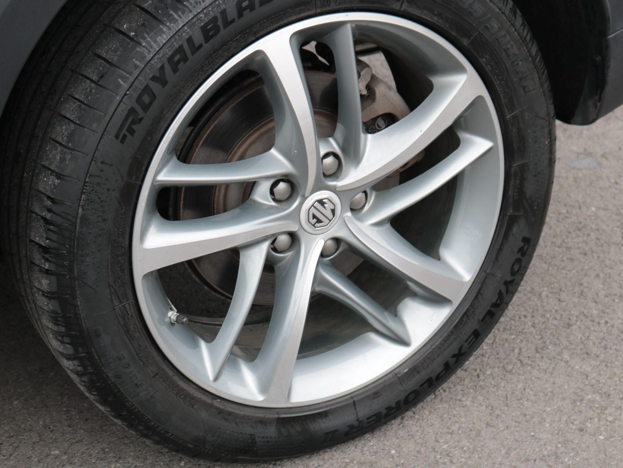 MG HS Plug-In Hybrid Image 9