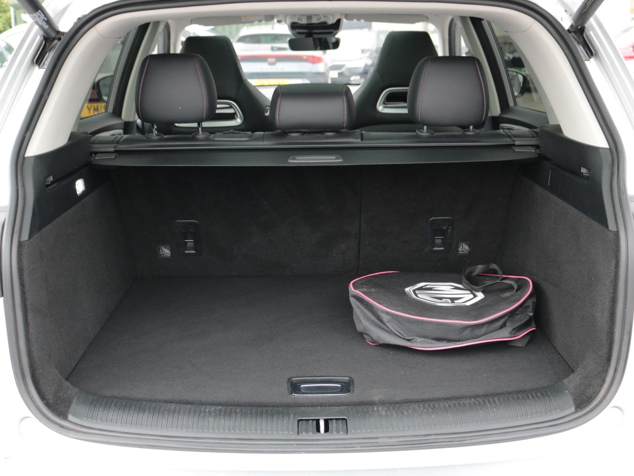 MG HS Plug-In Hybrid Image 10