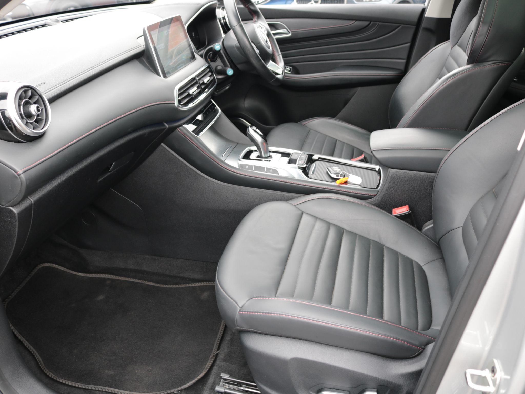 MG HS Plug-In Hybrid Image 14