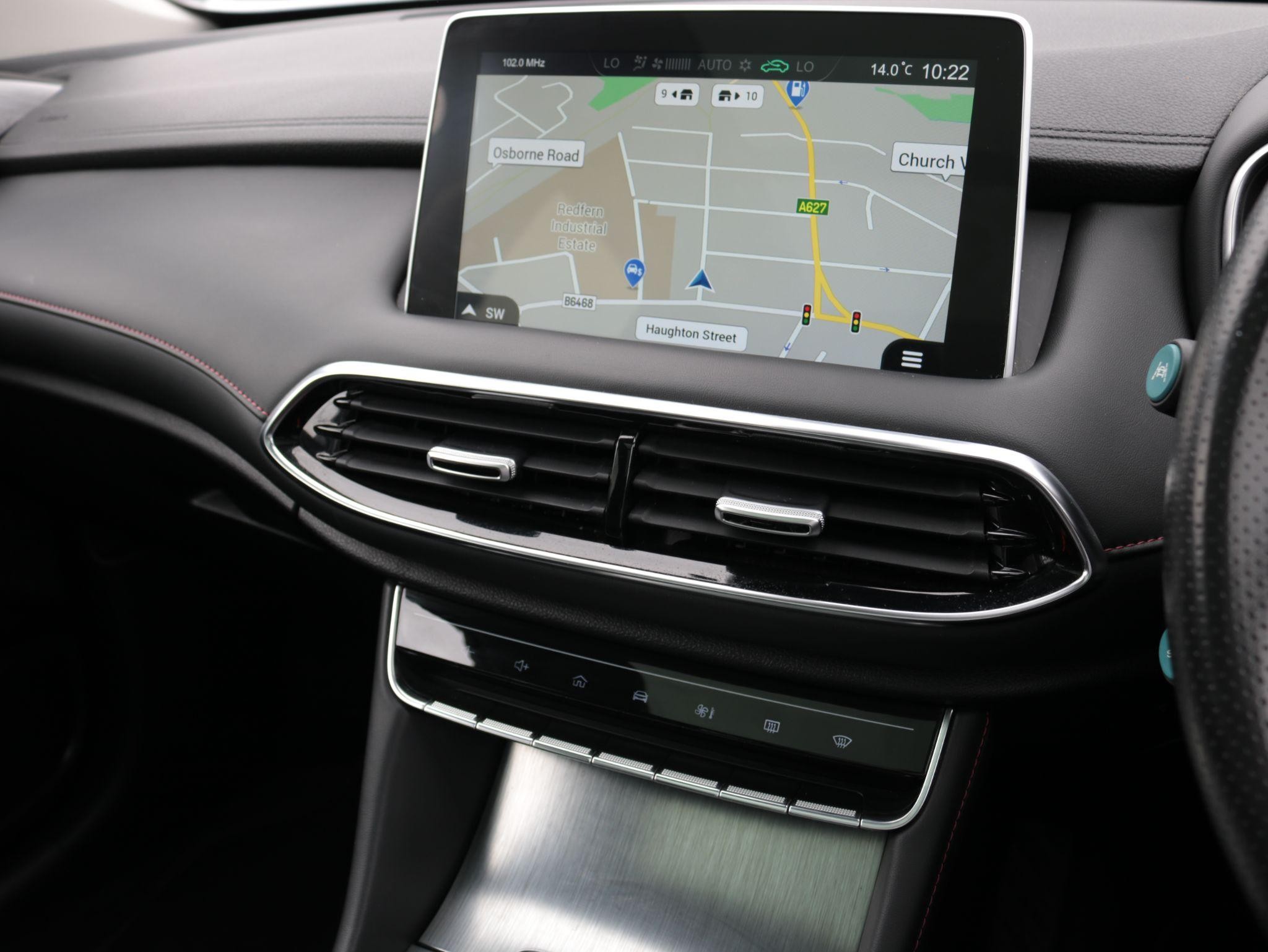 MG HS Plug-In Hybrid Image 17