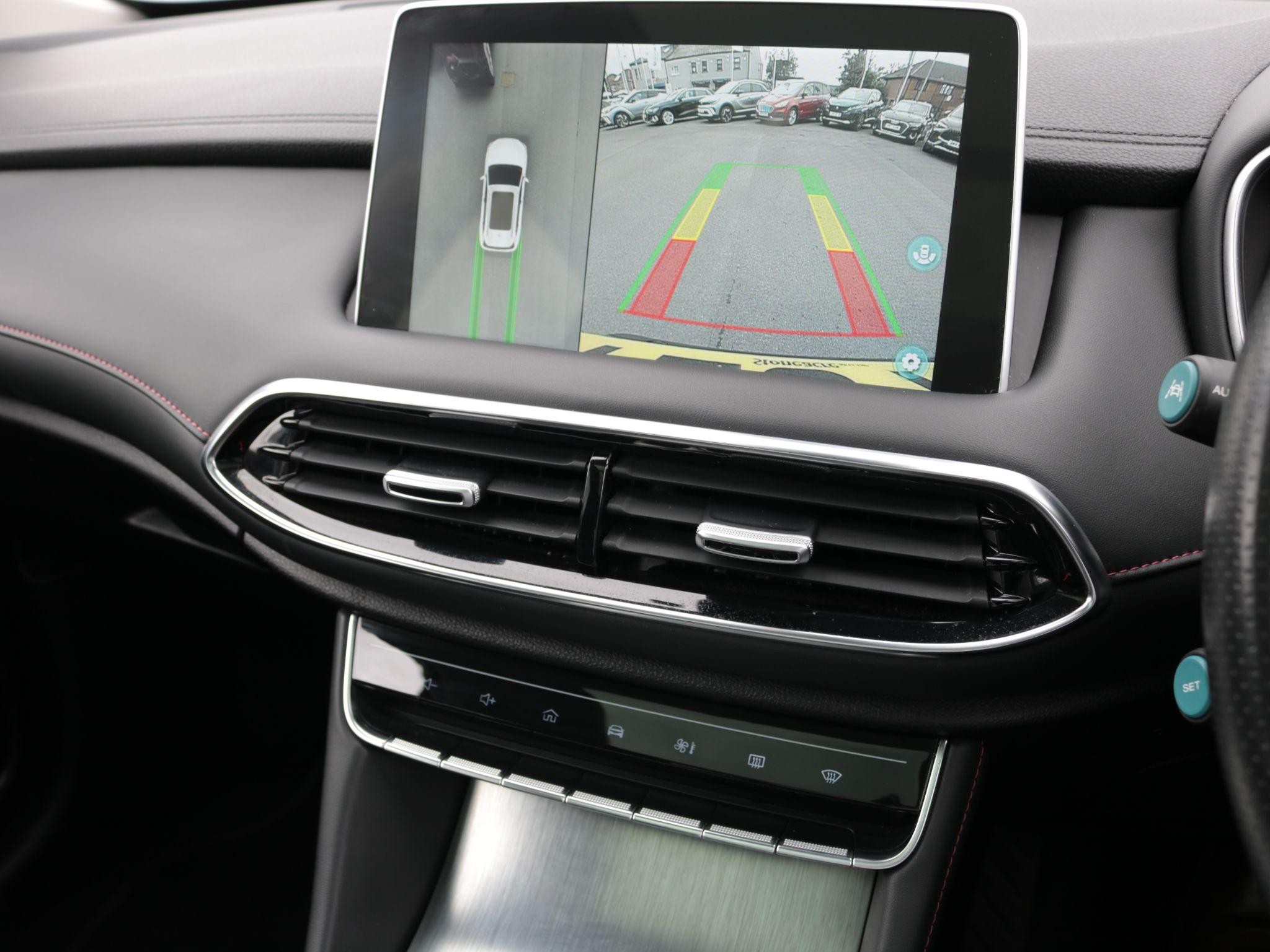 MG HS Plug-In Hybrid Image 18