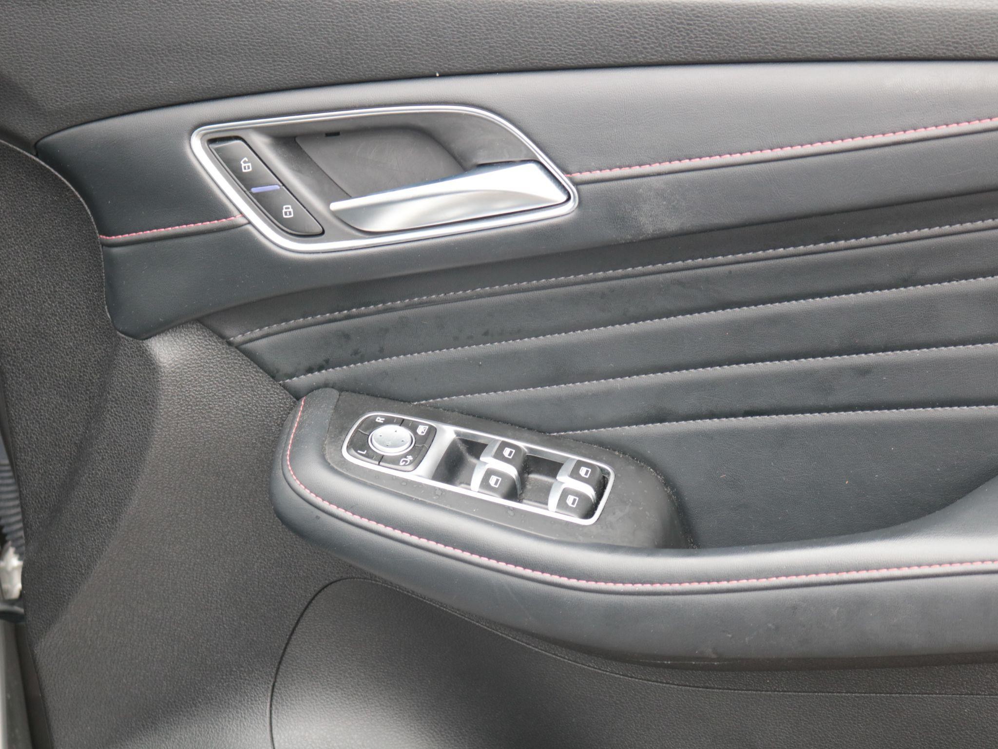 MG HS Plug-In Hybrid Image 27
