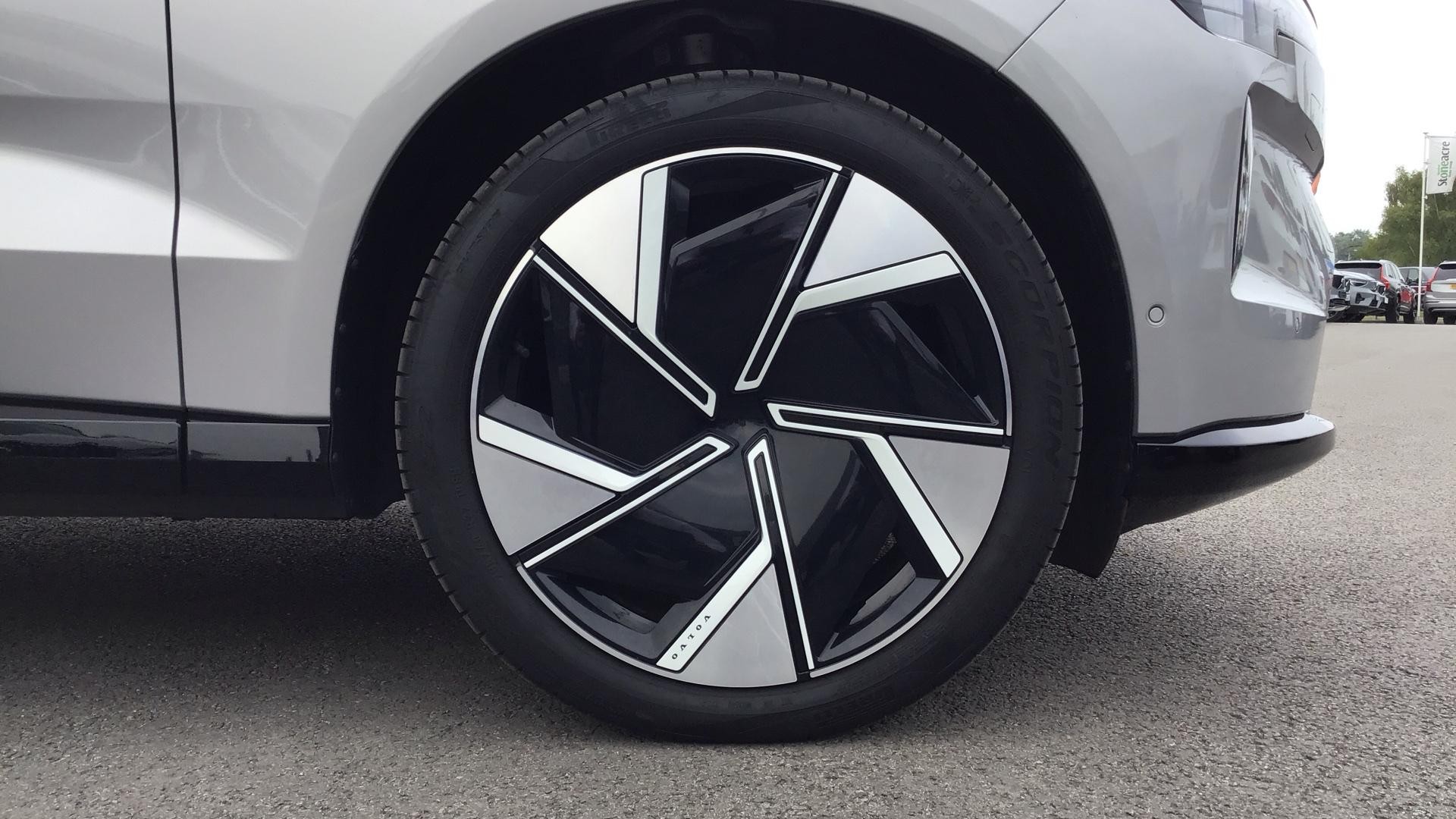 Volvo EX90 Image 9