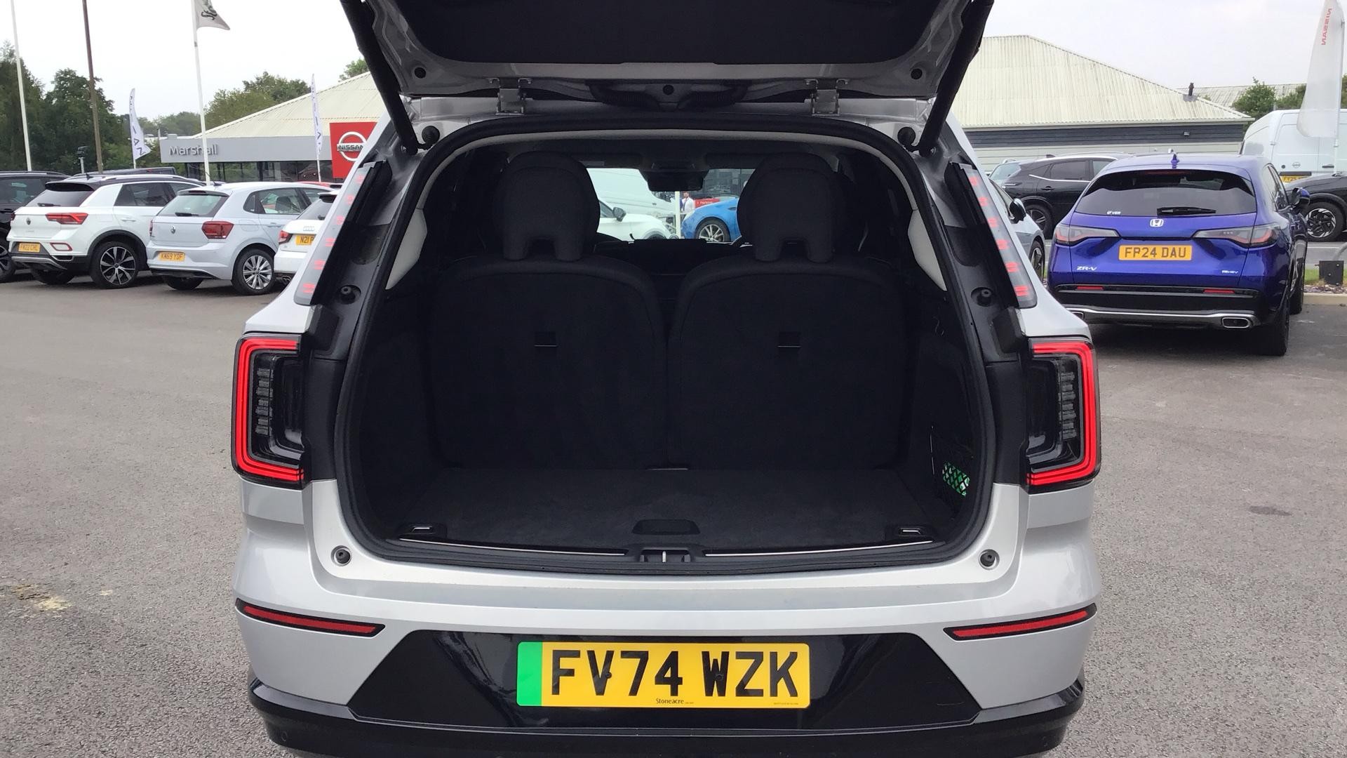 Volvo EX90 Image 13