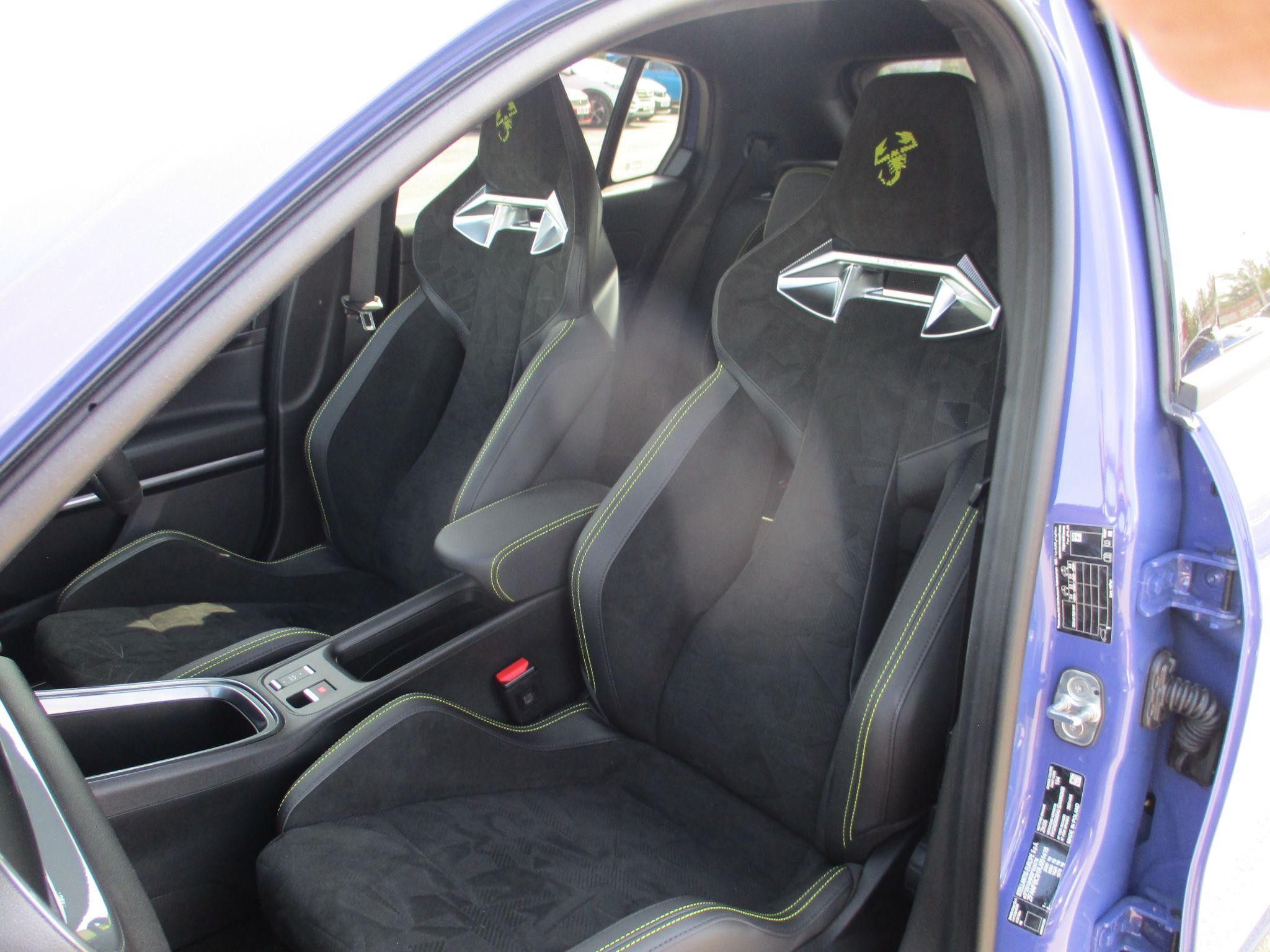 Abarth 600e Image 23