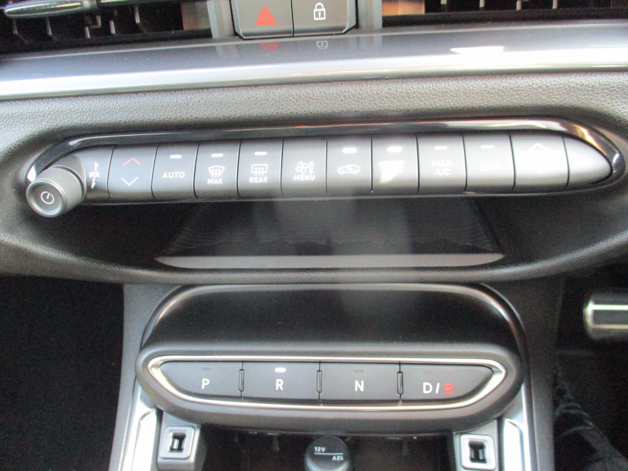 Abarth 600e Image 38