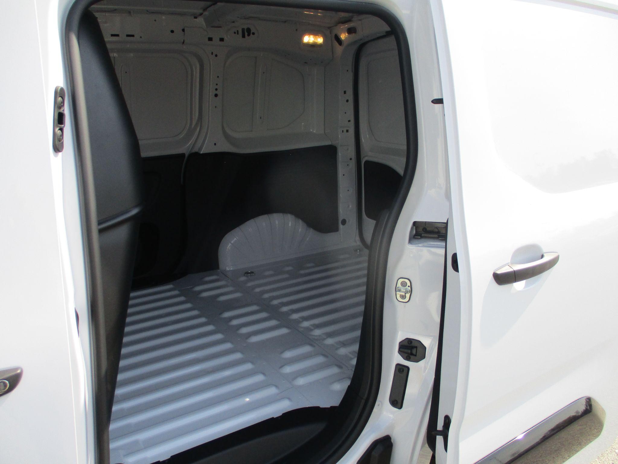 Peugeot Partner Image 17