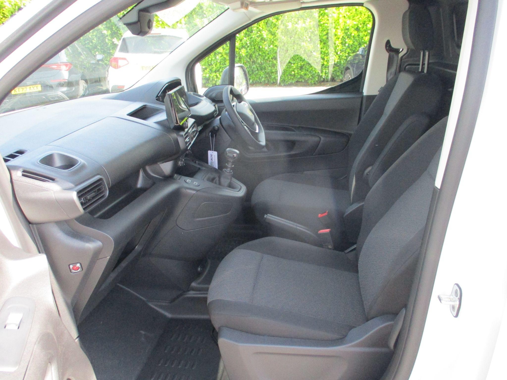 Peugeot Partner Image 18