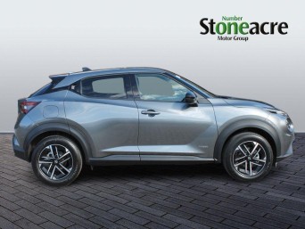 Nissan Juke 1.6 N-Connecta Auto Euro 6 5dr ML25DLX Image 2