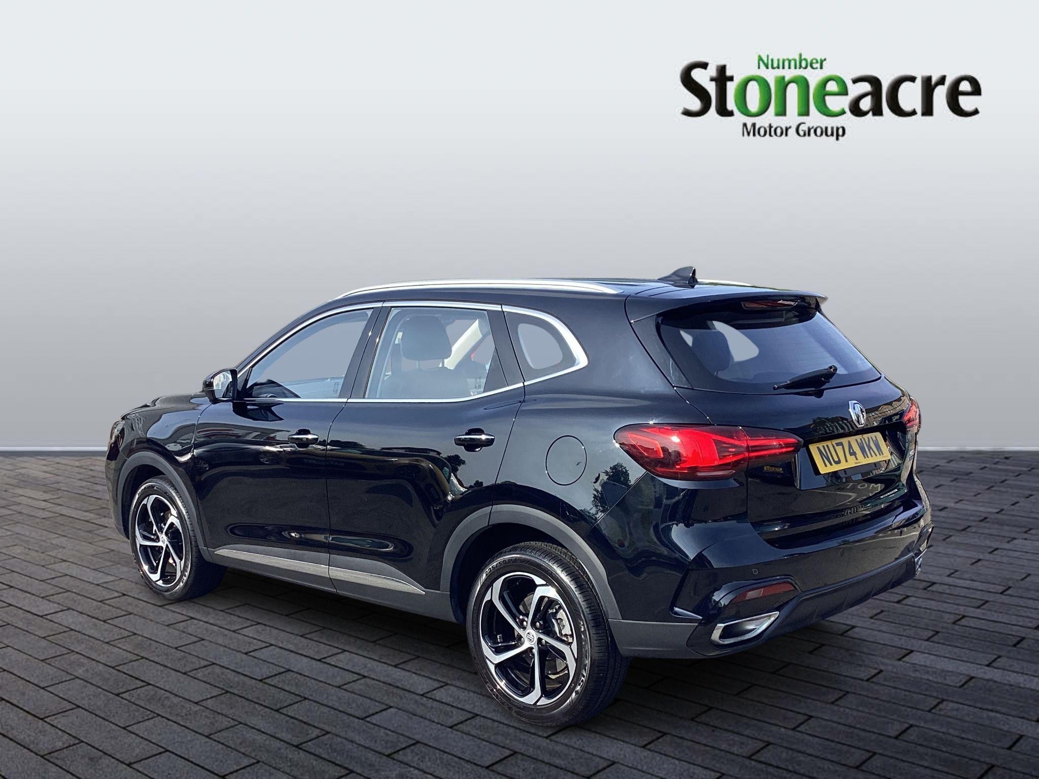 MG HS Plug-In Hybrid Image 3