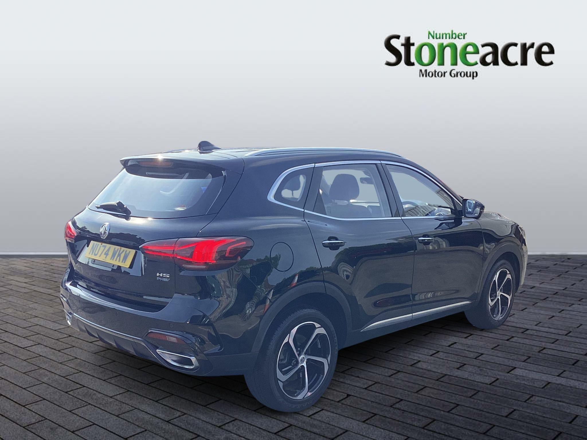 MG HS Plug-In Hybrid Image 4