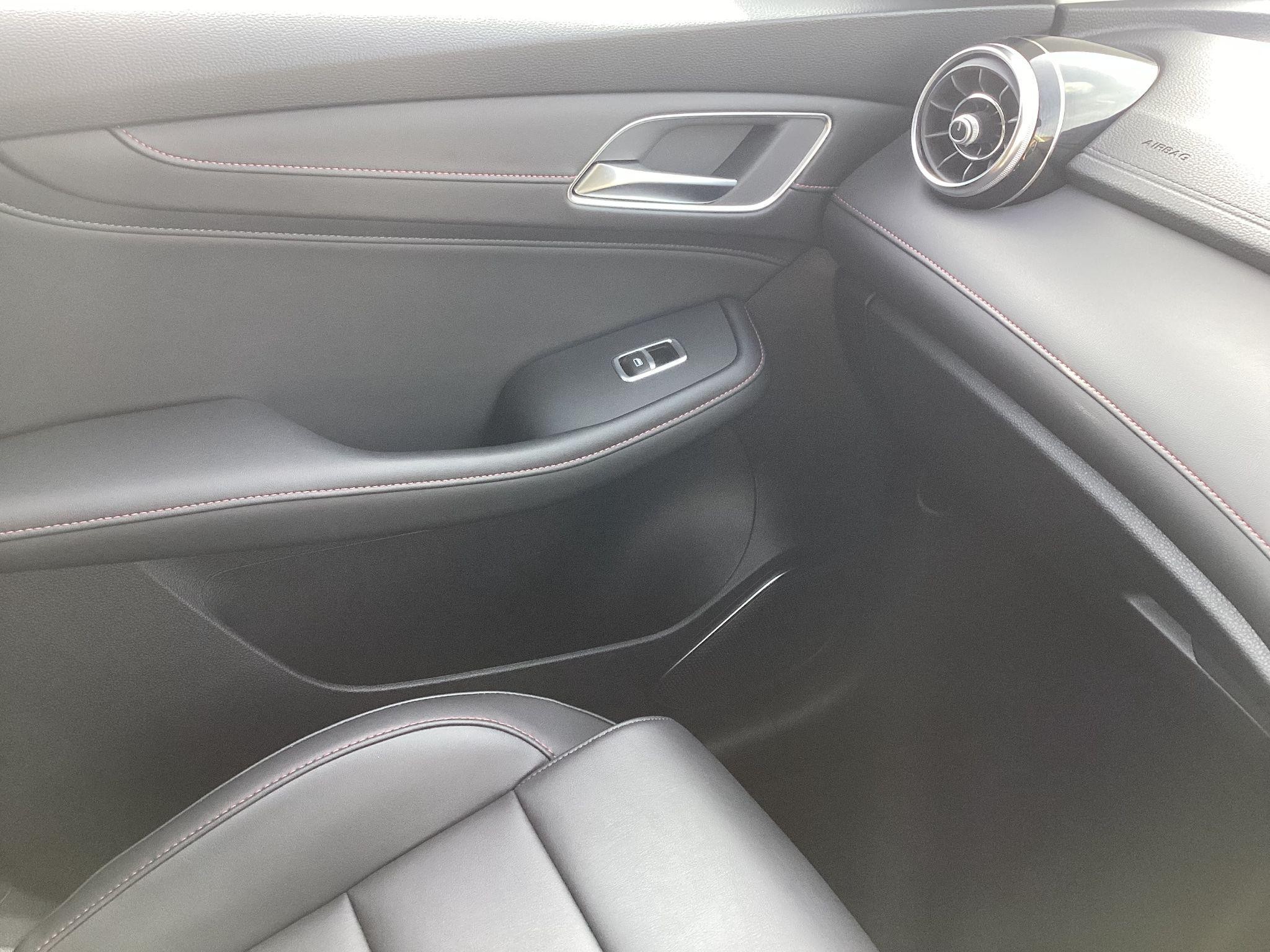 MG HS Plug-In Hybrid Image 34