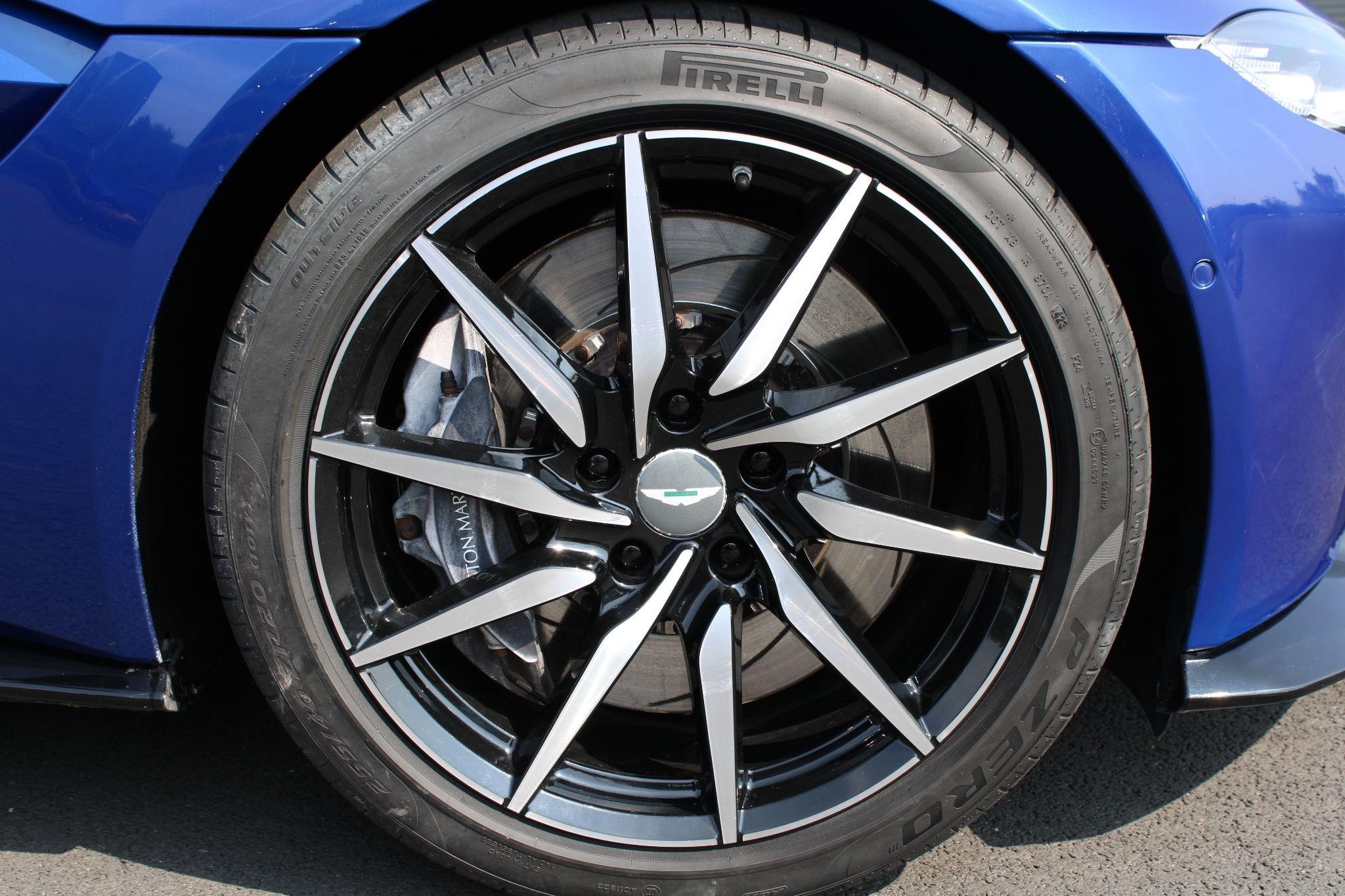 Aston Martin Vantage Image 4