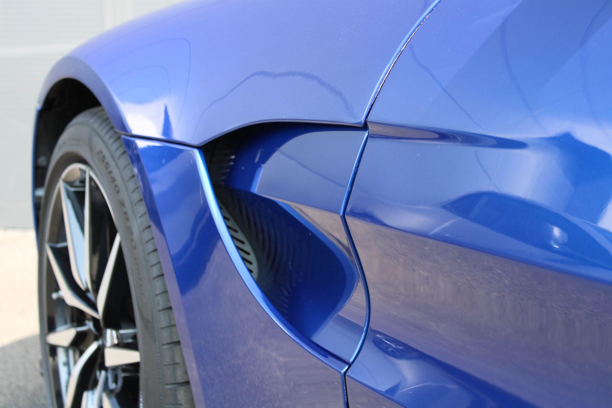 Aston Martin Vantage Image 9