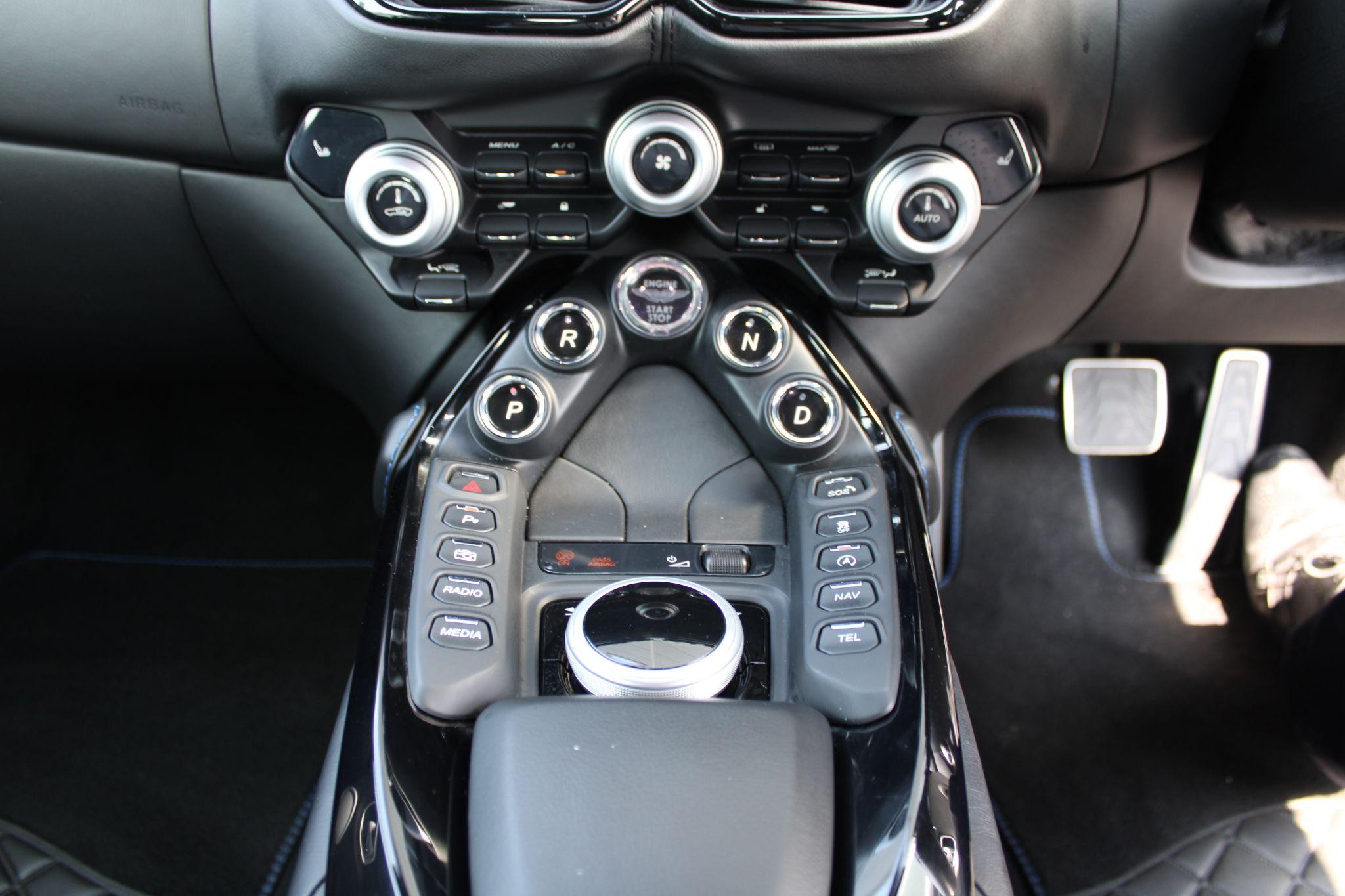 Aston Martin Vantage Image 10