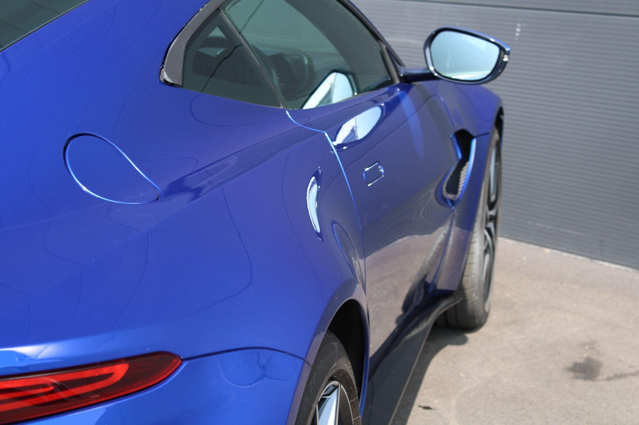 Aston Martin Vantage Image 18