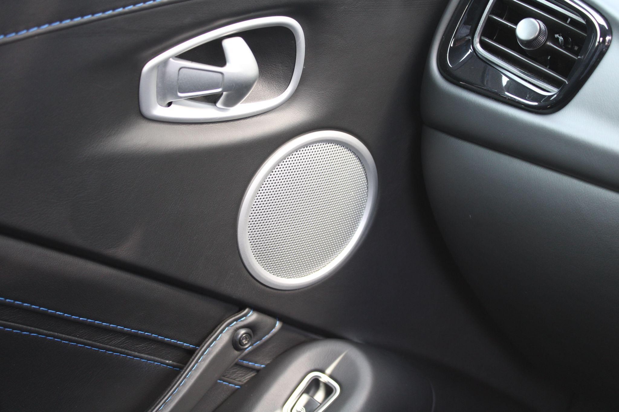 Aston Martin Vantage Image 19