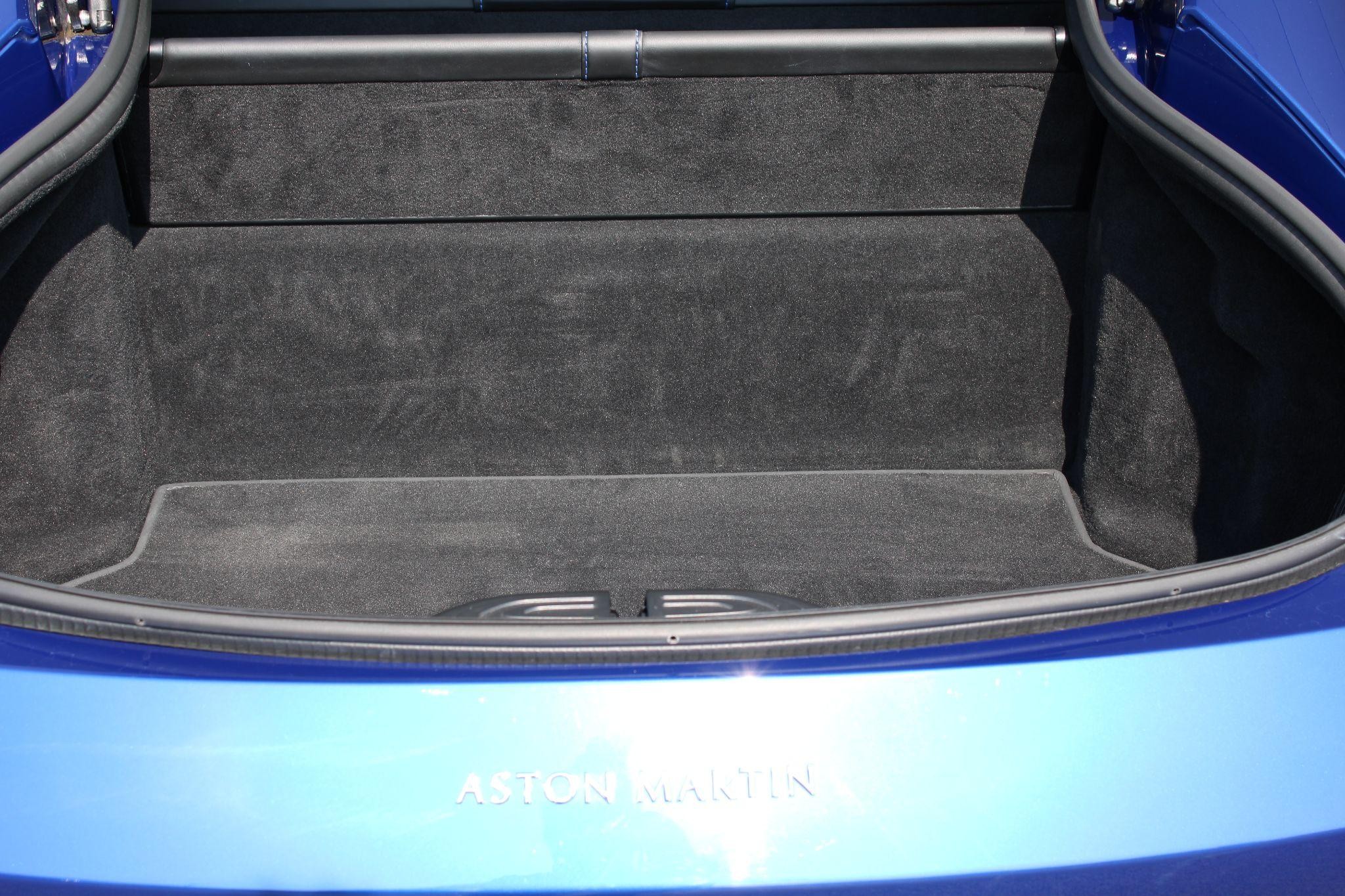Aston Martin Vantage Image 22