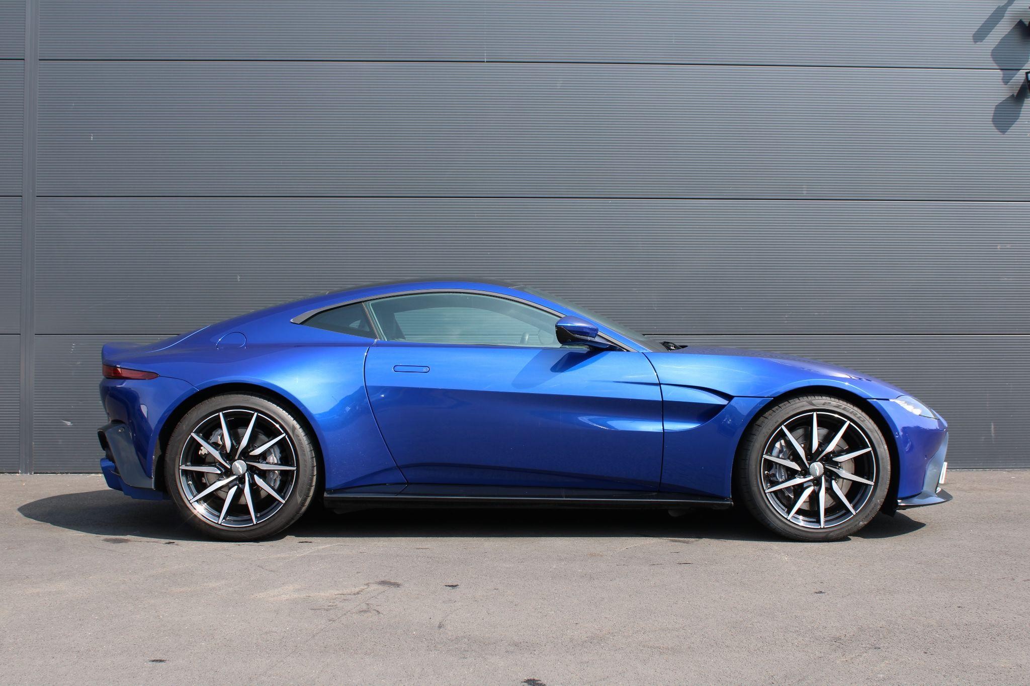 Aston Martin Vantage Image 32