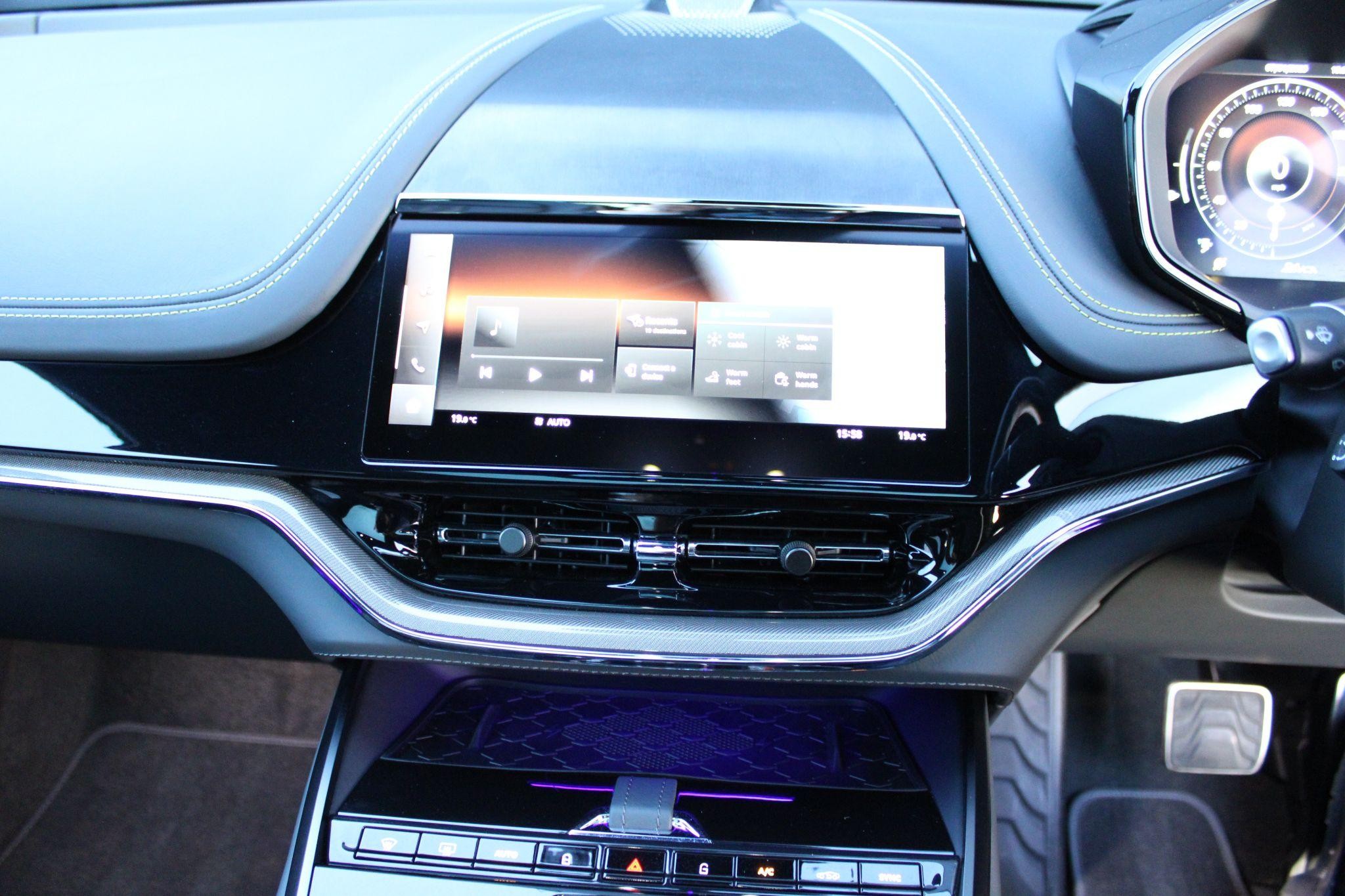 Aston Martin DBX Image 16