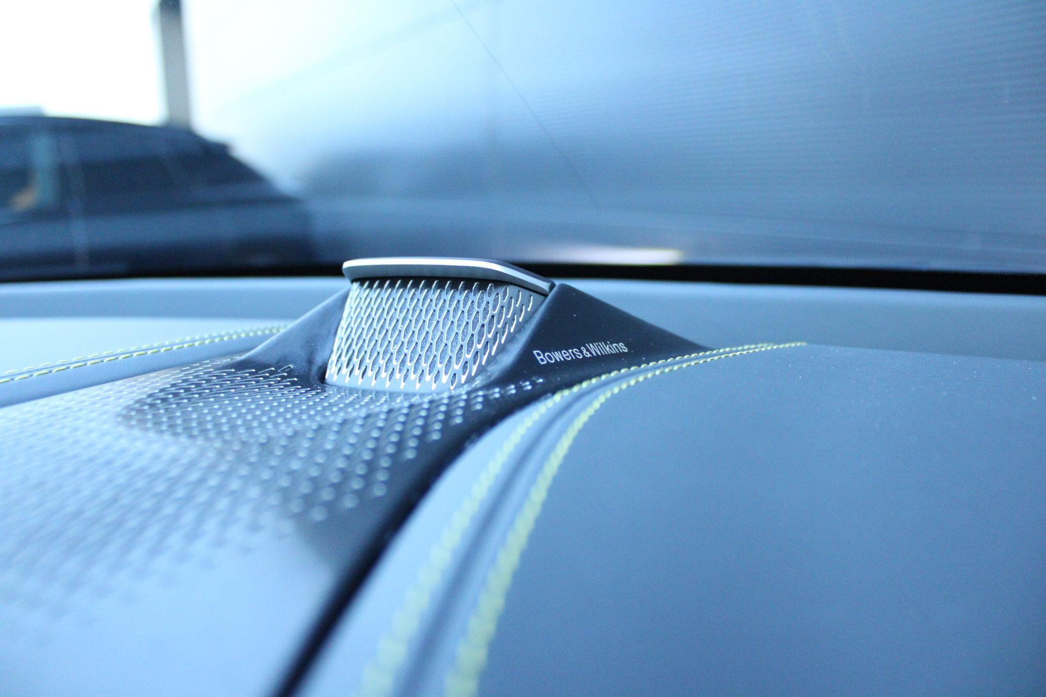 Aston Martin DBX Image 24