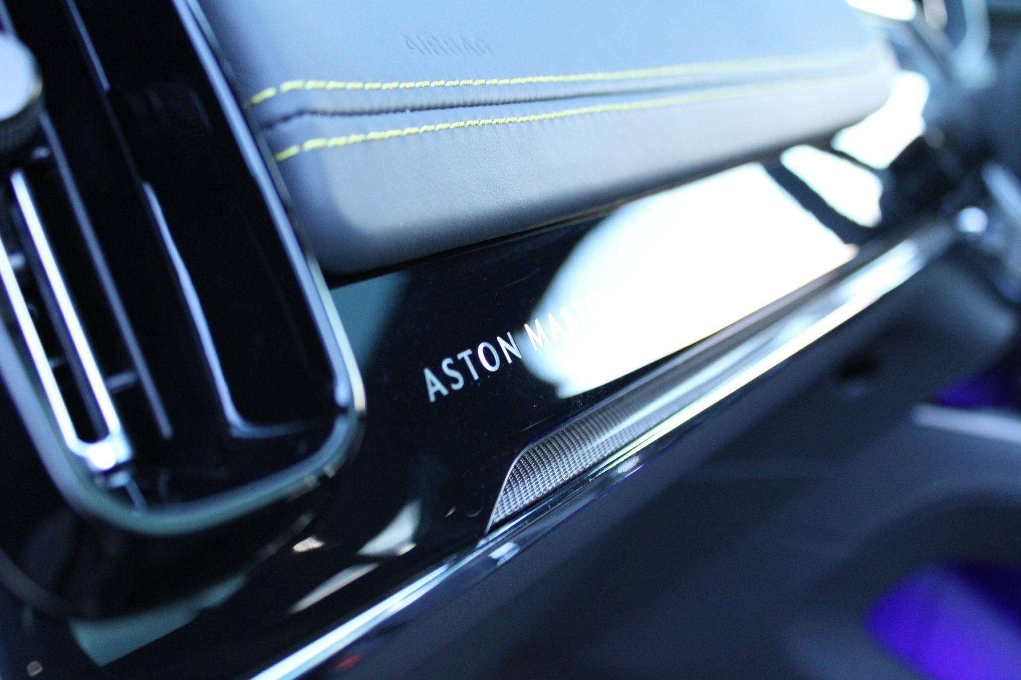 Aston Martin DBX Image 28